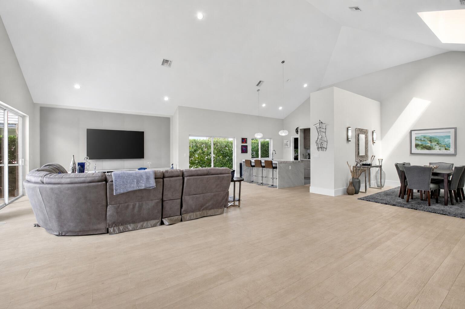 17320 Loch Lomond Boca Raton, FL 33496