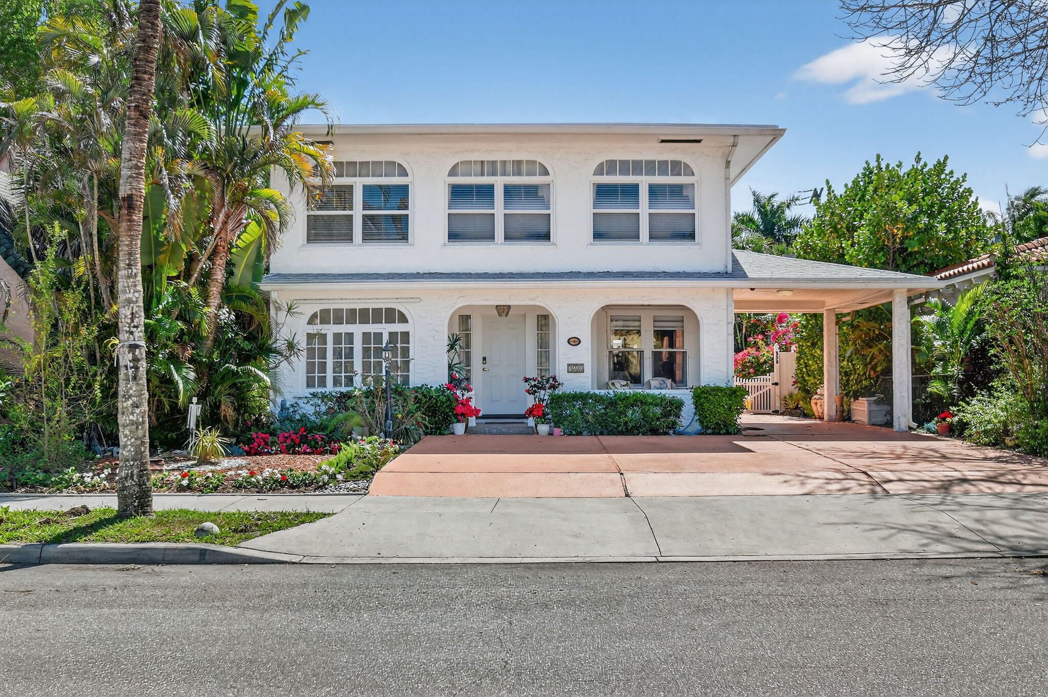 328 Monroe Dr