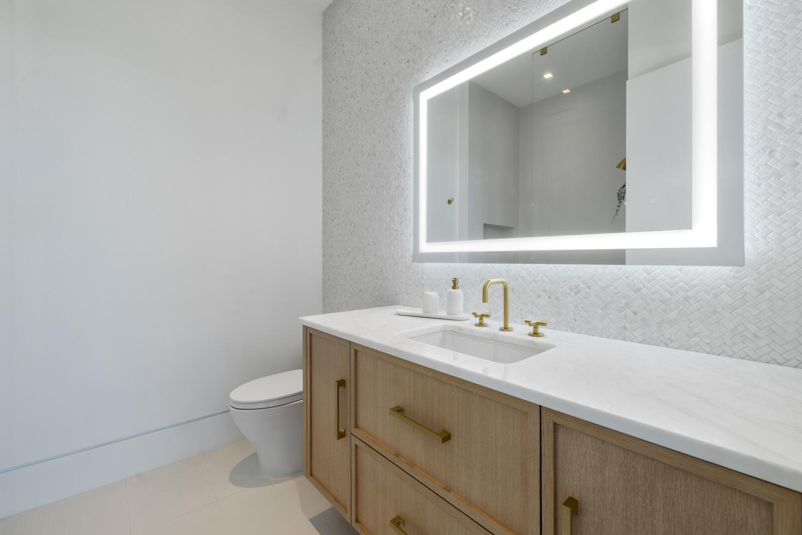 2423 Castilla Isle Fort Lauderdale, FL 33301