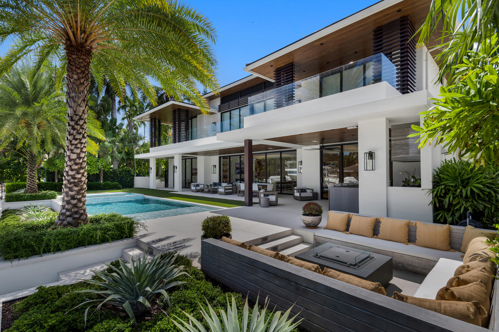 2423 Castilla Isle Fort Lauderdale, FL 33301