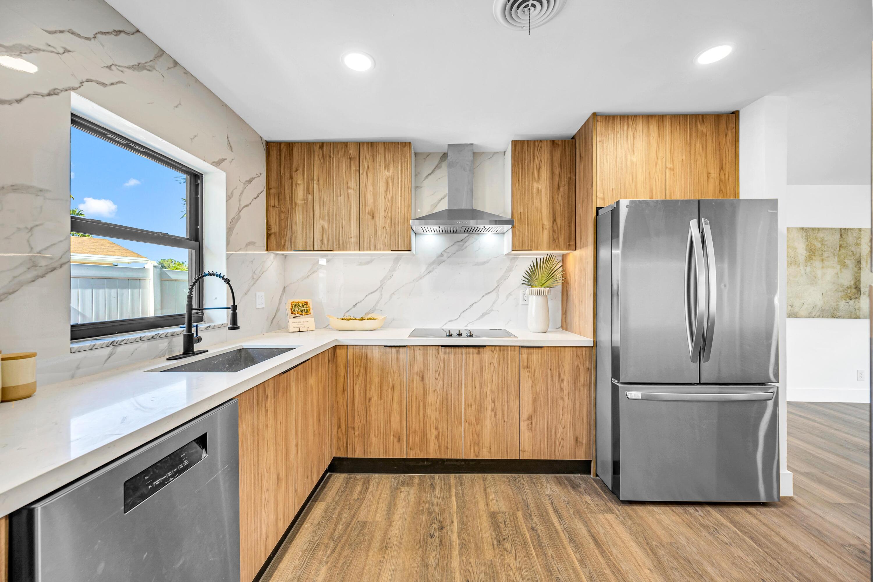 1120 SE 9th Ave Pompano Beach, FL 33060