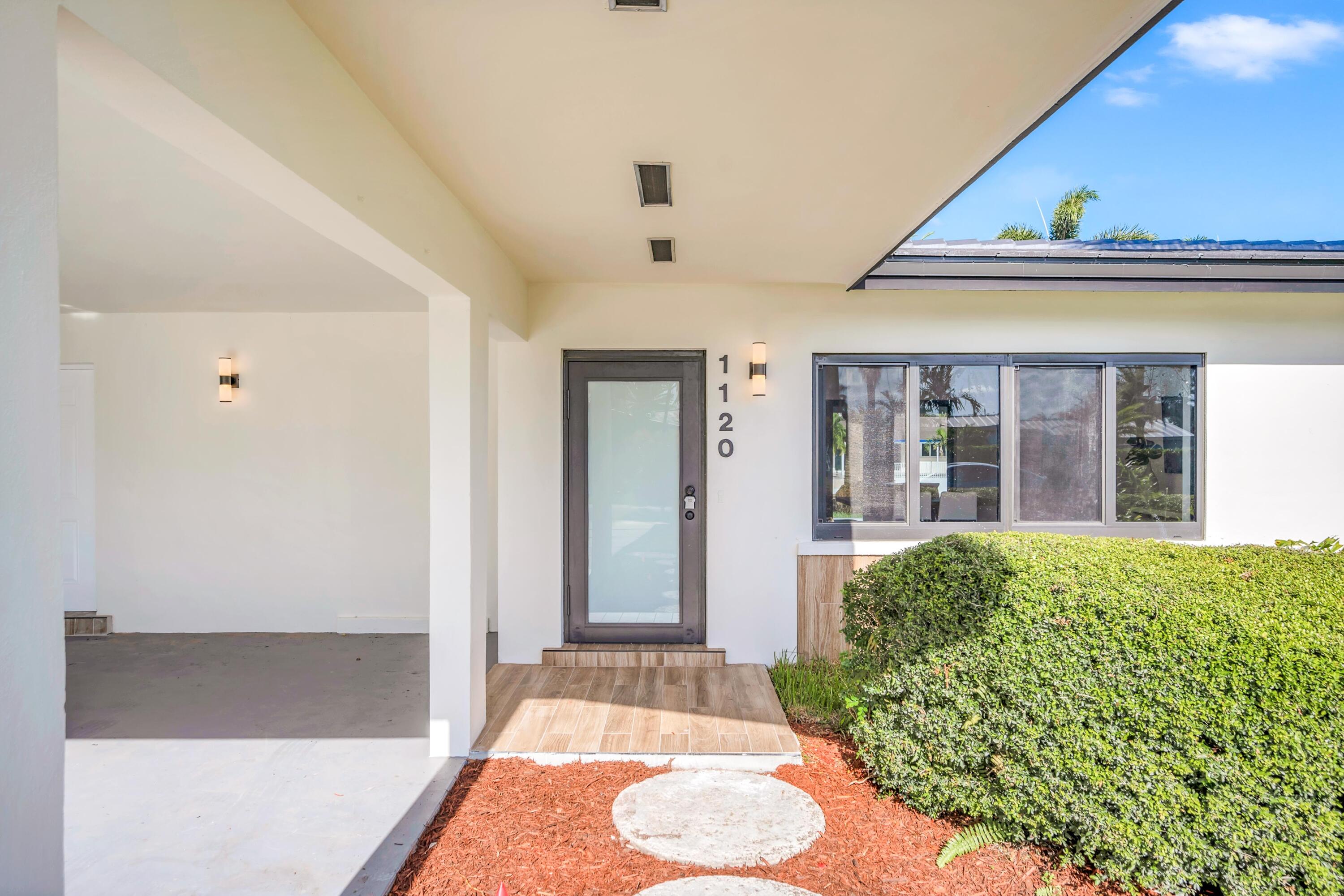 1120 SE 9th Ave Pompano Beach, FL 33060