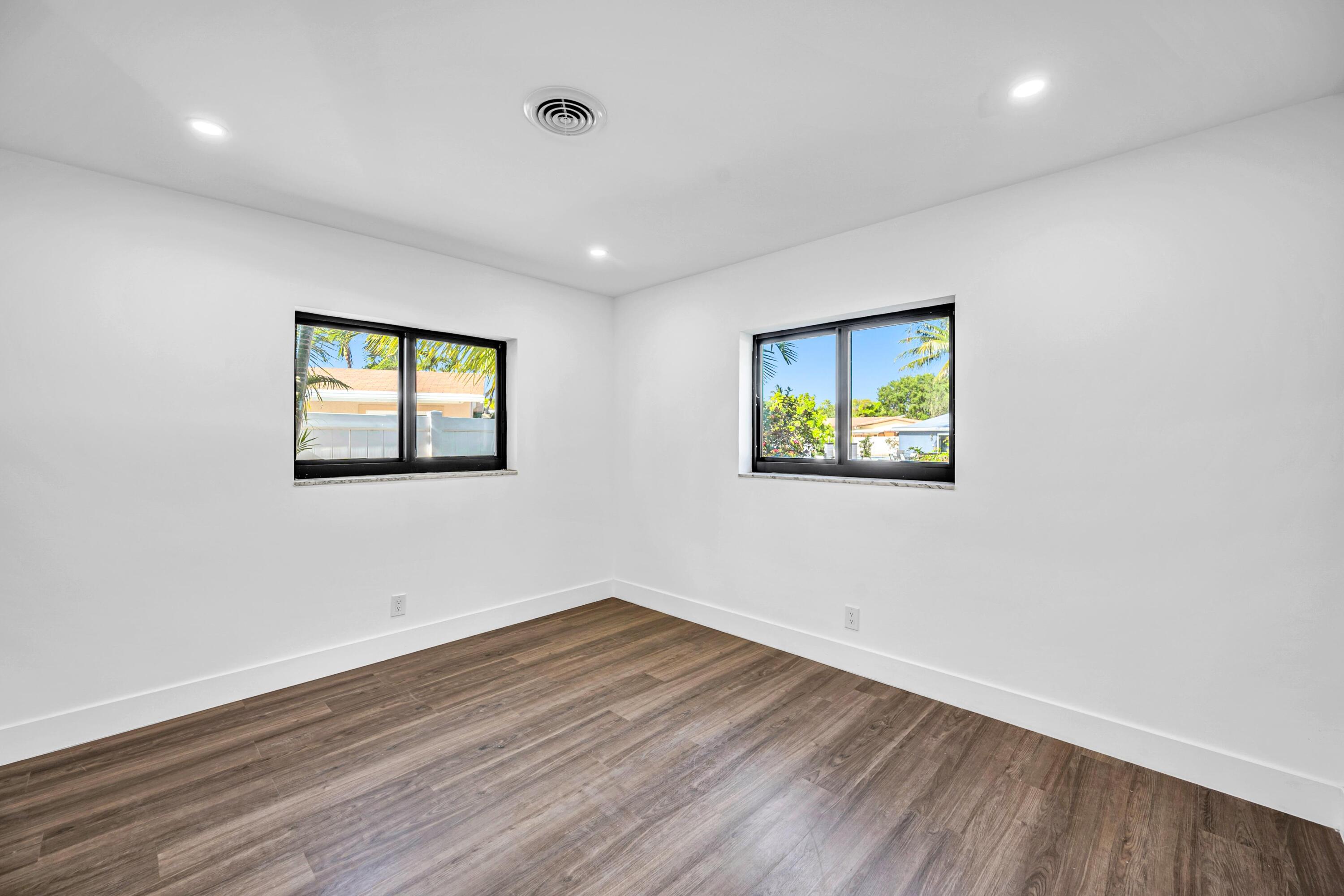 1120 SE 9th Ave Pompano Beach, FL 33060