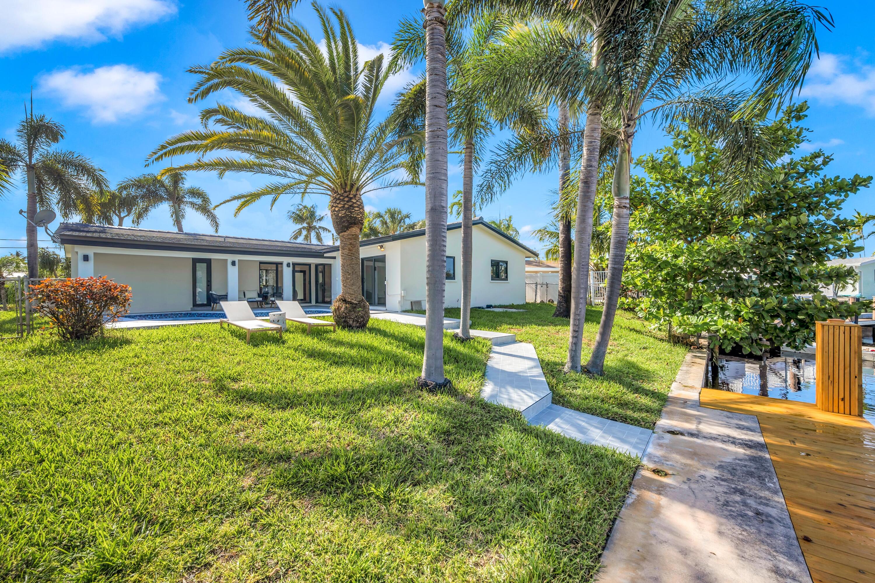 1120 SE 9th Ave Pompano Beach, FL 33060