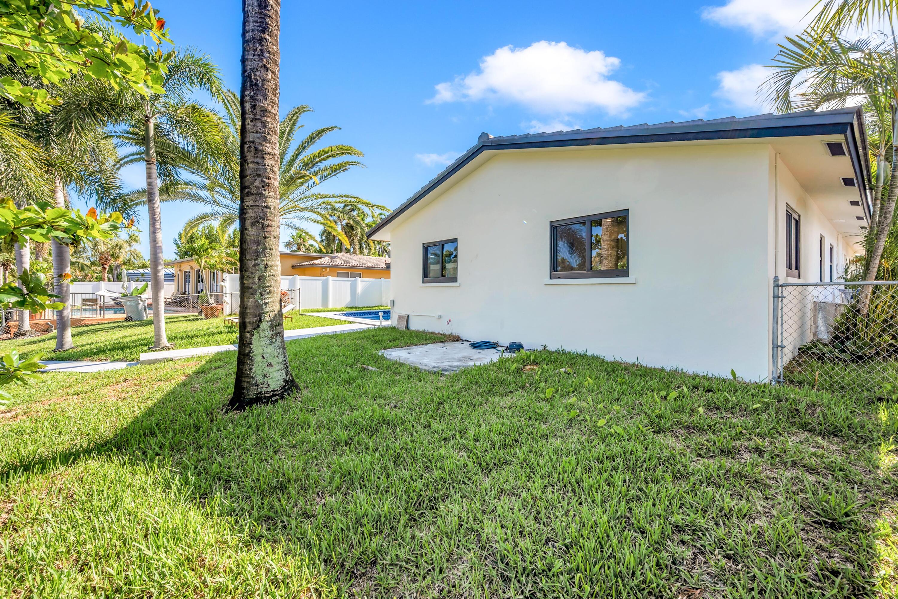 1120 SE 9th Ave Pompano Beach, FL 33060