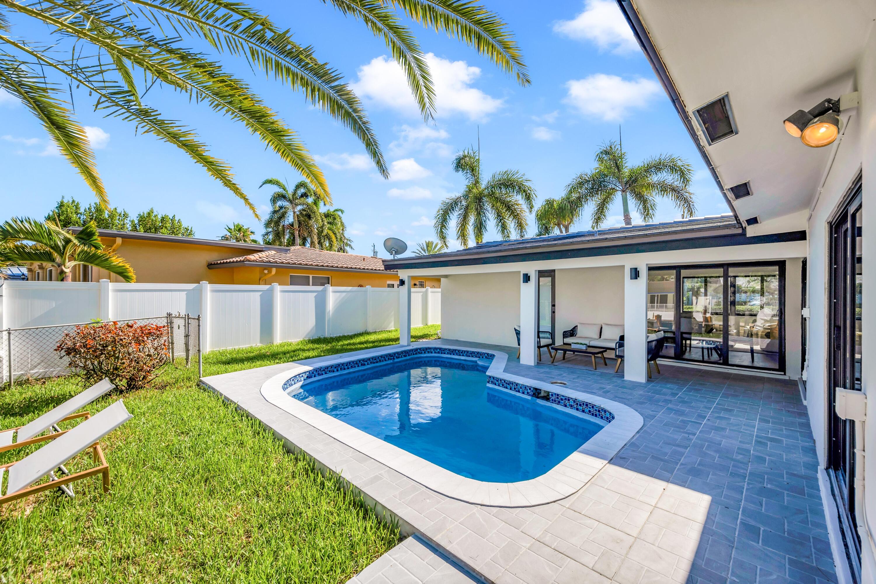 1120 SE 9th Ave Pompano Beach, FL 33060