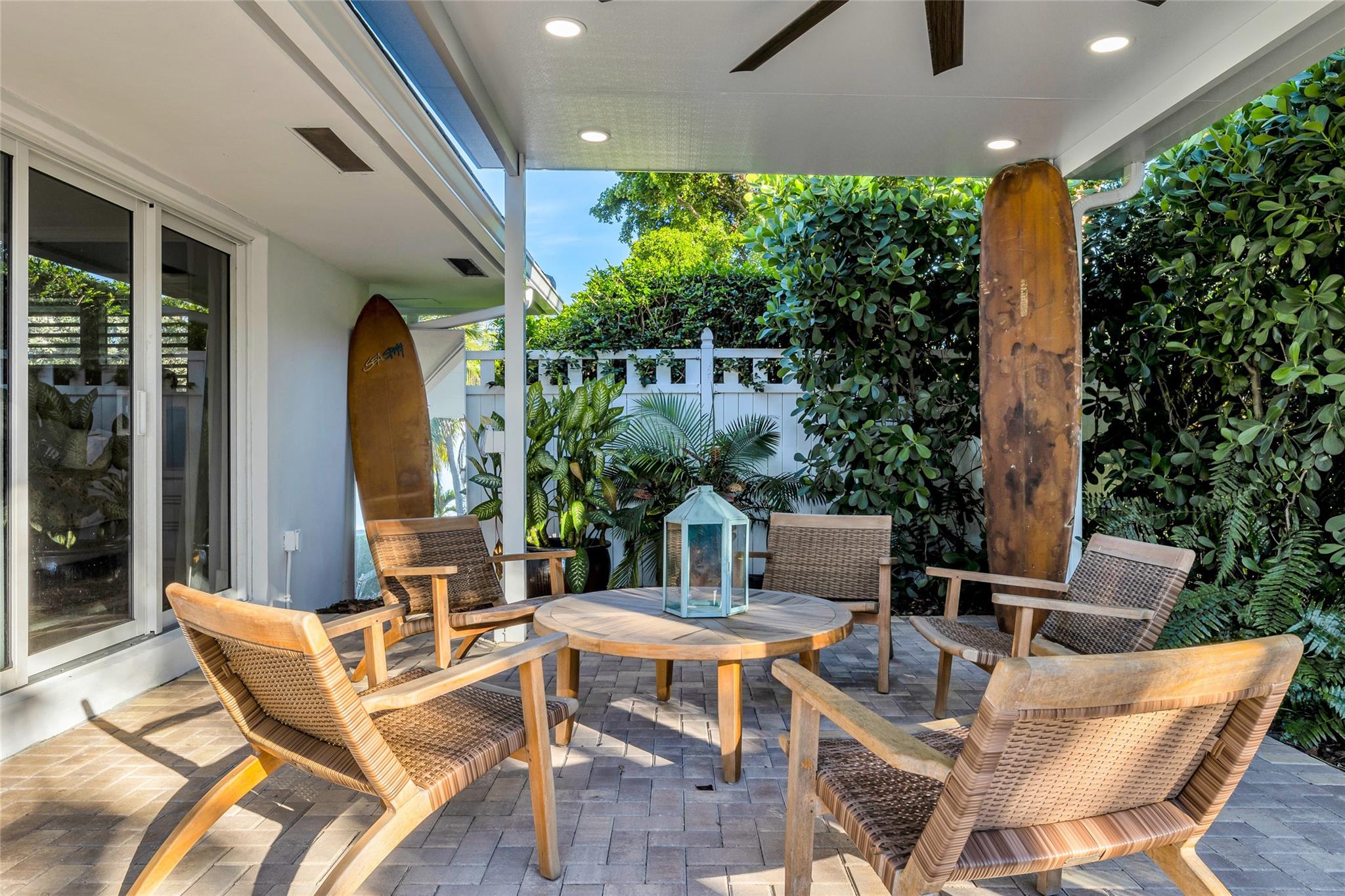 2 Mendota Ln Sea Ranch Lakes, FL 33308