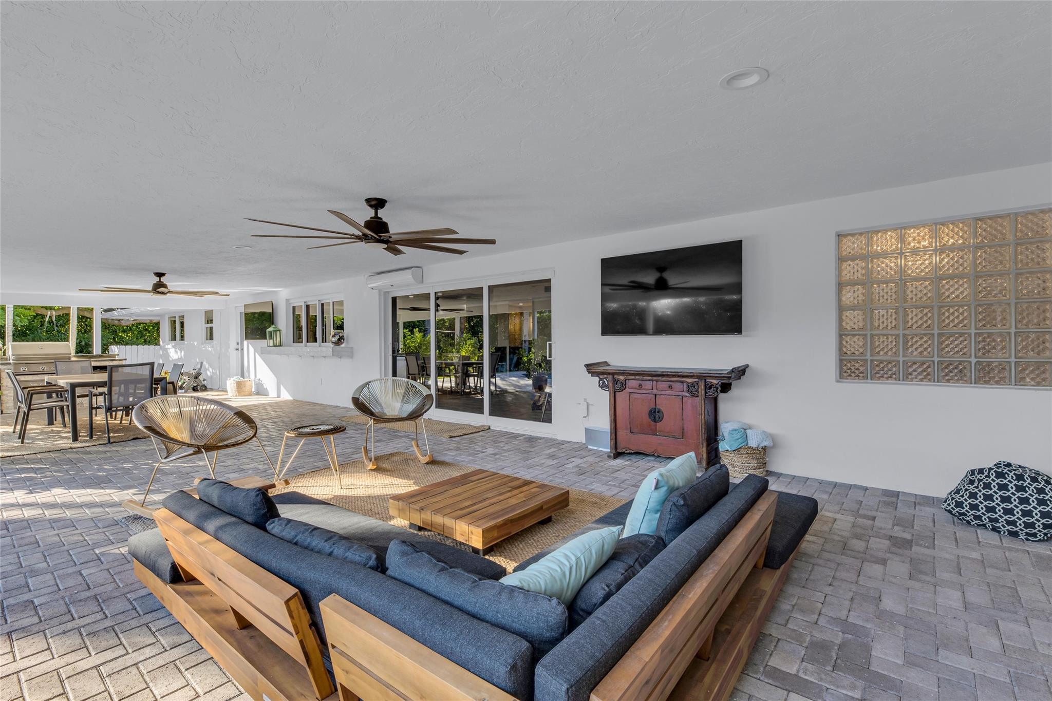 2 Mendota Ln Sea Ranch Lakes, FL 33308