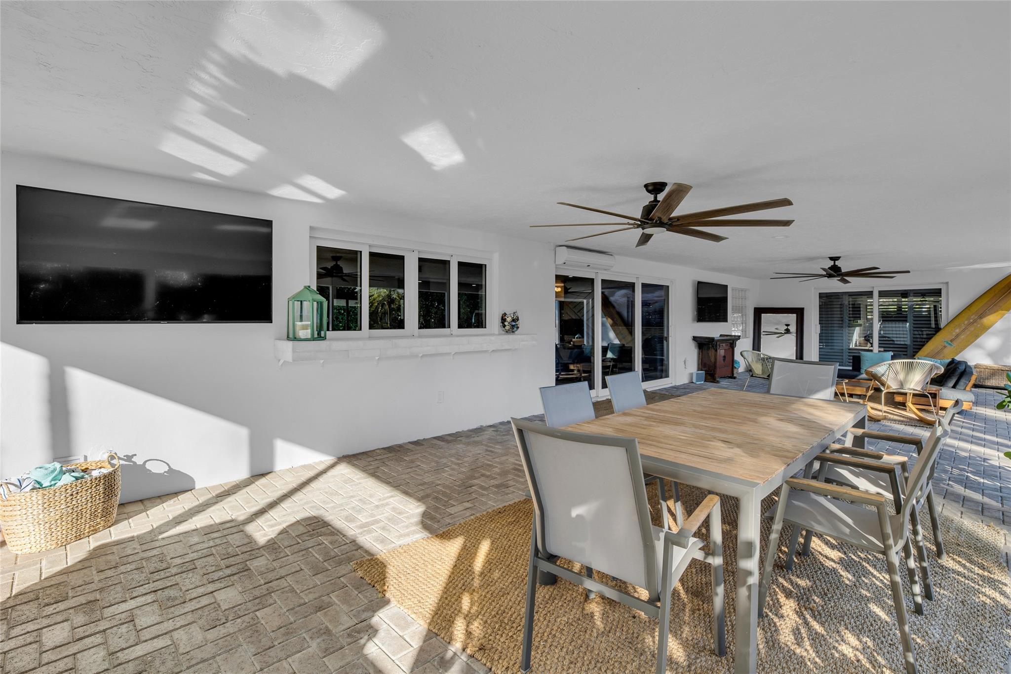 2 Mendota Ln Sea Ranch Lakes, FL 33308