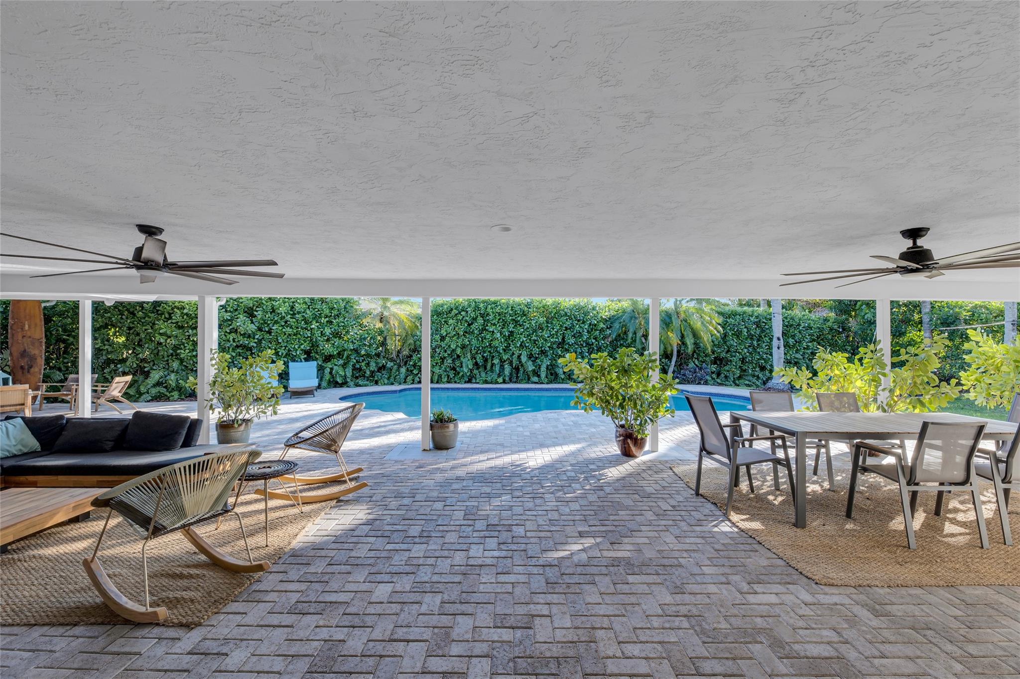 2 Mendota Ln Sea Ranch Lakes, FL 33308