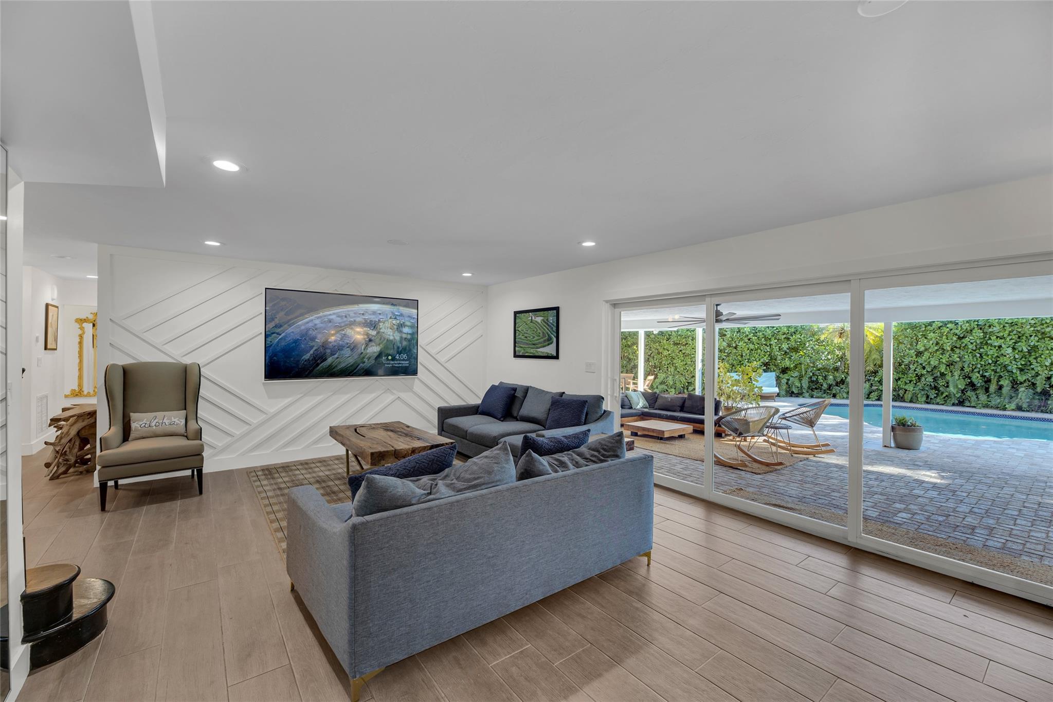 2 Mendota Ln Sea Ranch Lakes, FL 33308