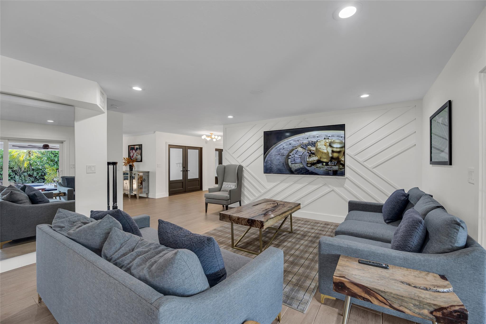 2 Mendota Ln Sea Ranch Lakes, FL 33308