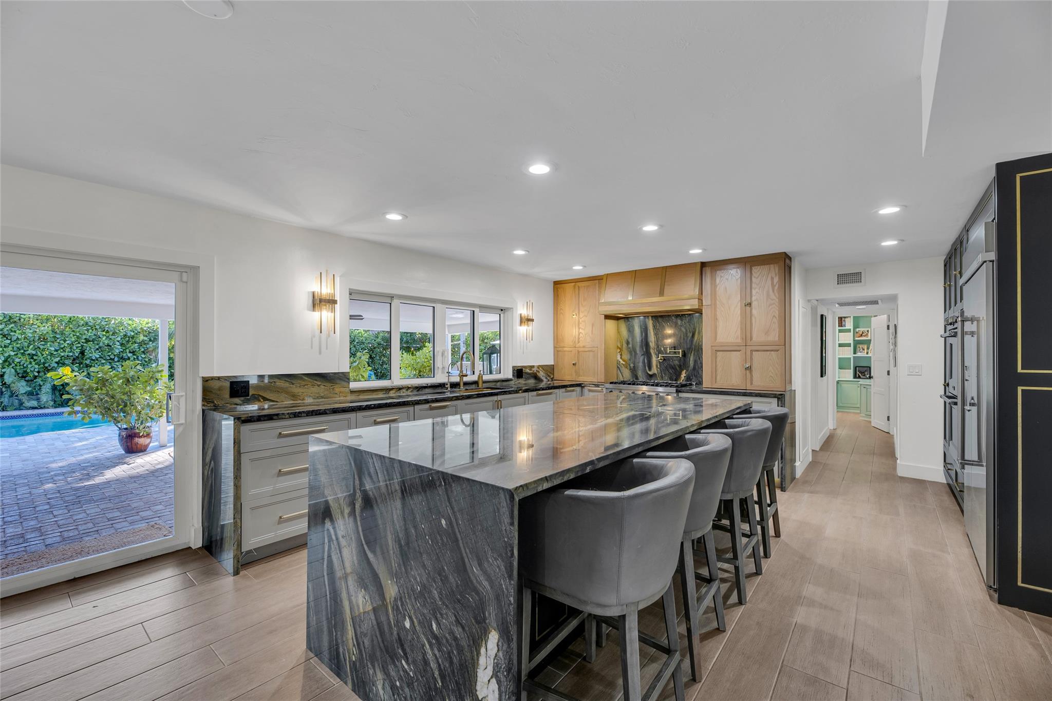 2 Mendota Ln Sea Ranch Lakes, FL 33308