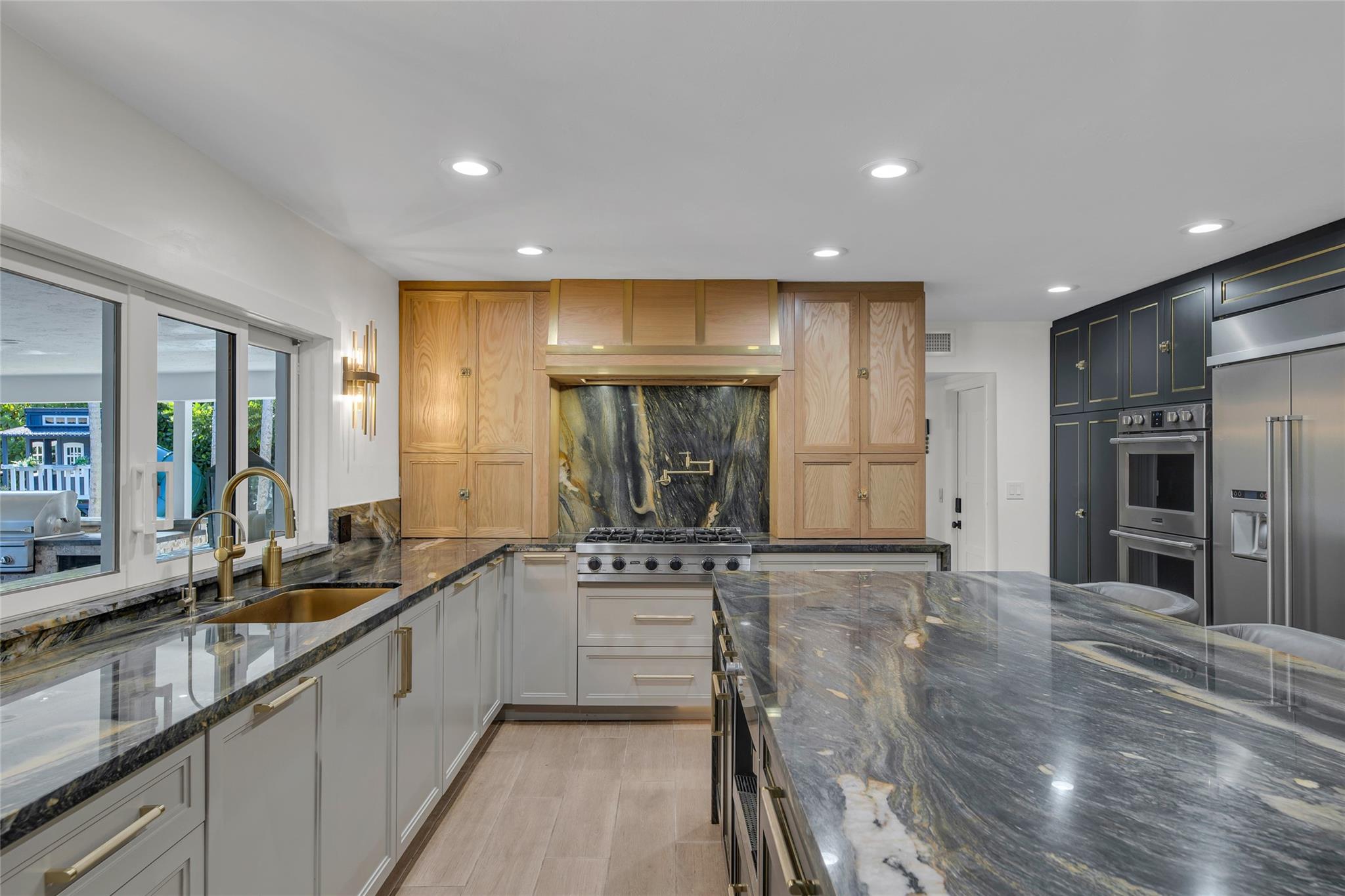 2 Mendota Ln Sea Ranch Lakes, FL 33308