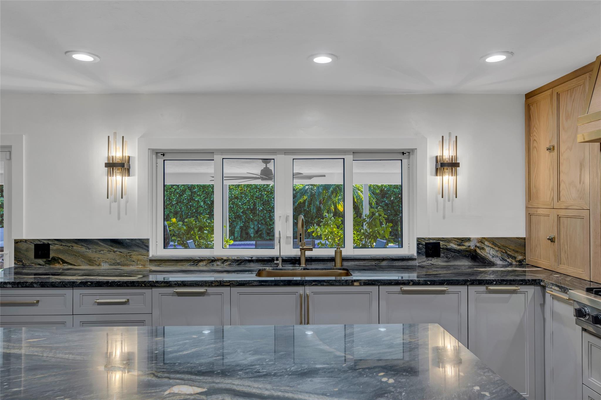 2 Mendota Ln Sea Ranch Lakes, FL 33308