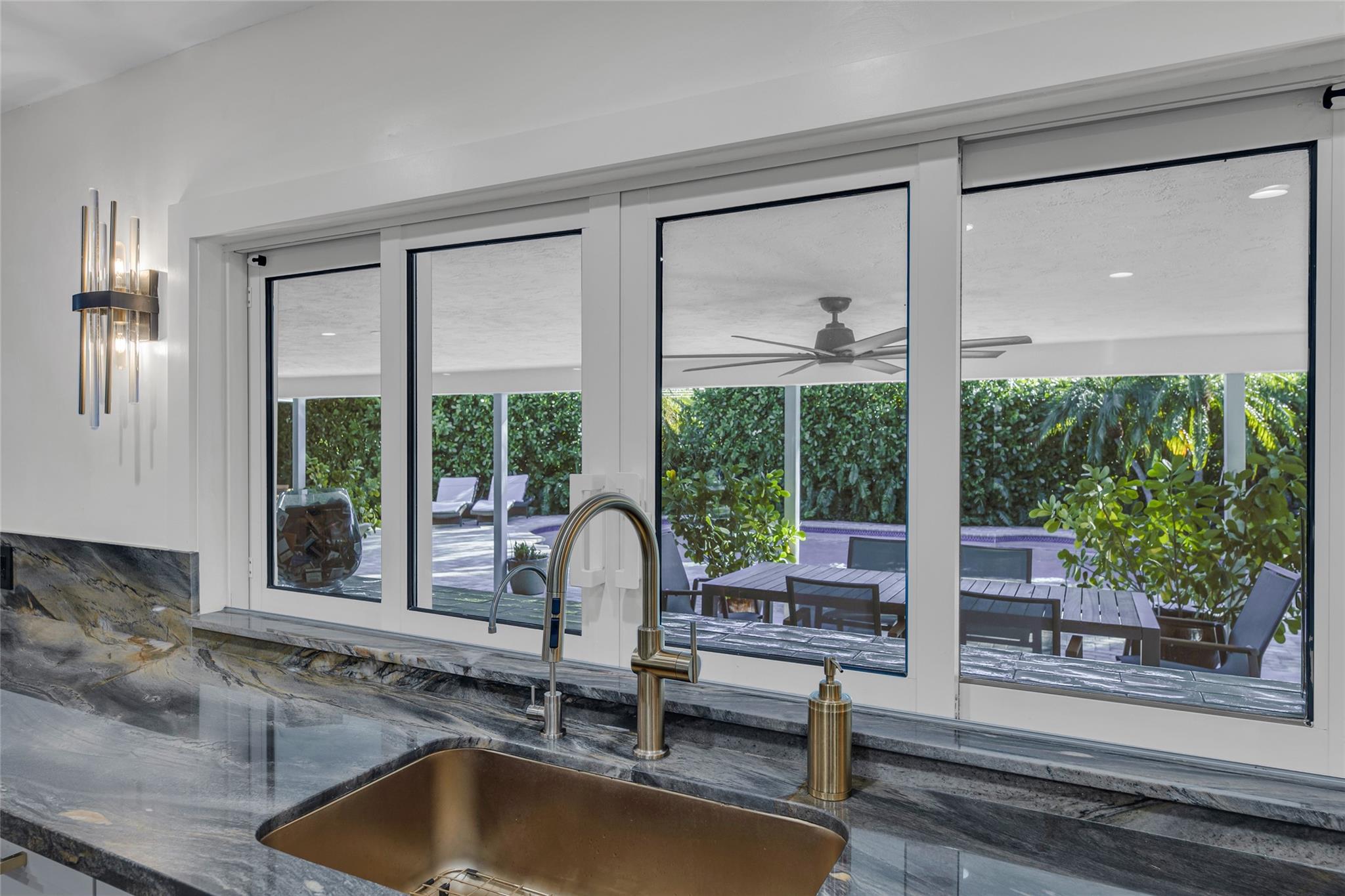 2 Mendota Ln Sea Ranch Lakes, FL 33308