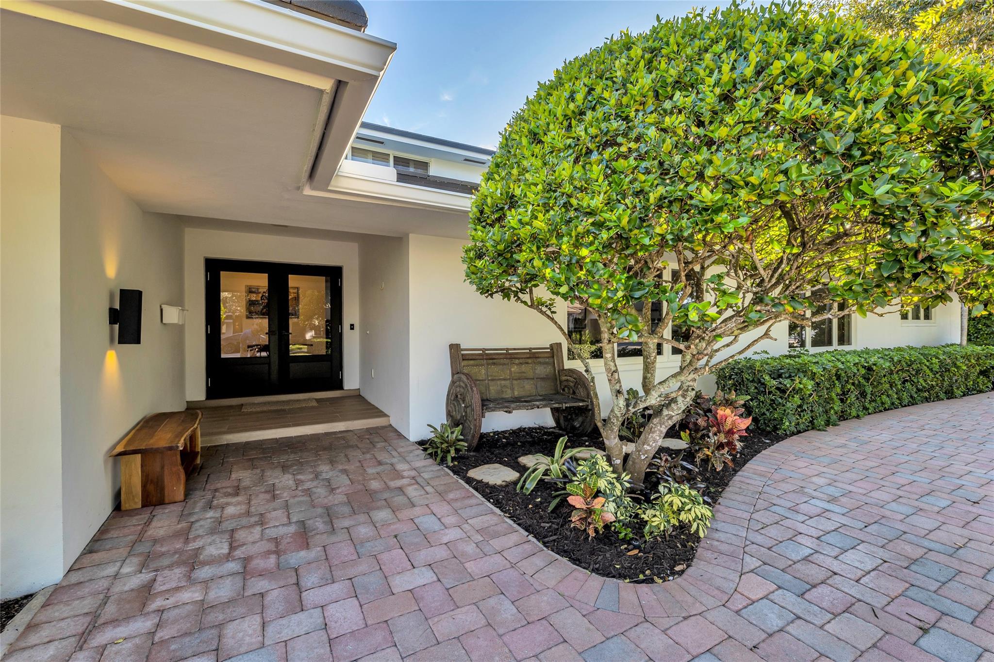 2 Mendota Ln Sea Ranch Lakes, FL 33308