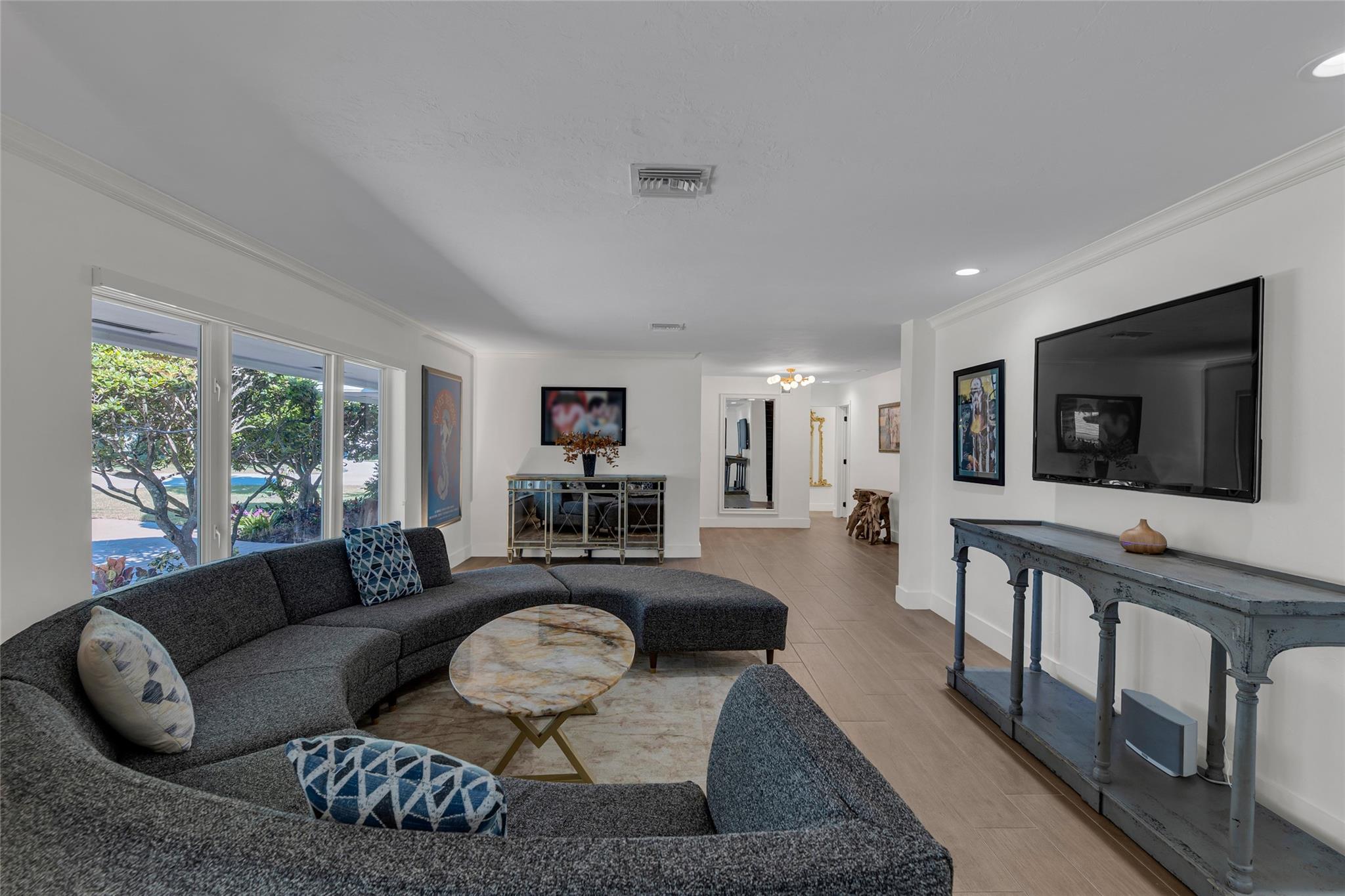 2 Mendota Ln Sea Ranch Lakes, FL 33308