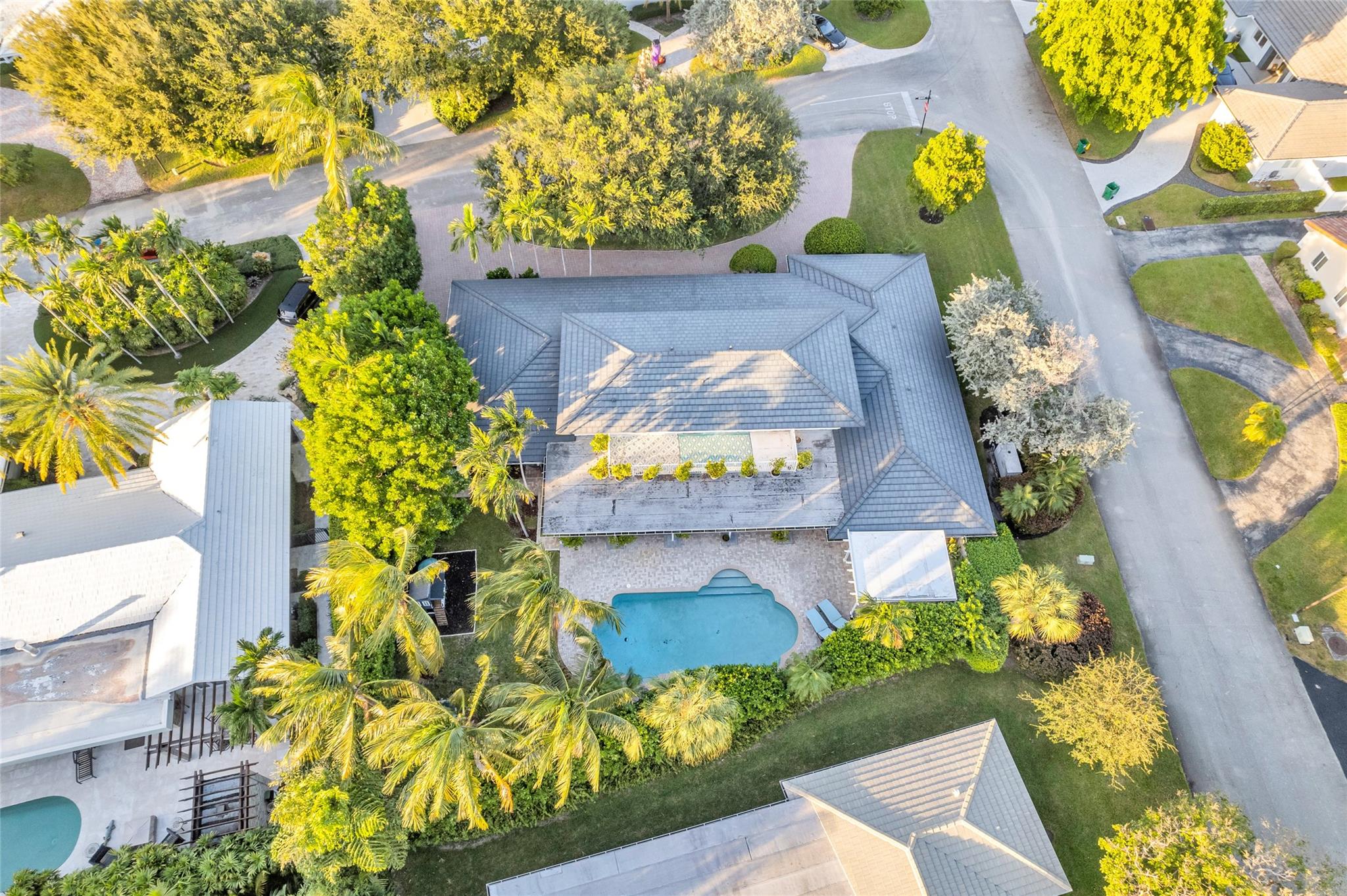 2 Mendota Ln Sea Ranch Lakes, FL 33308