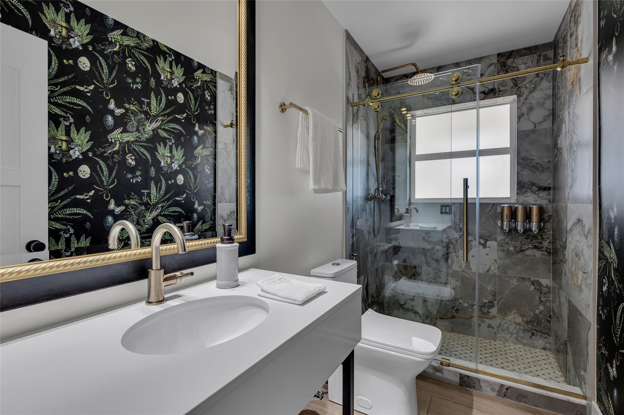 2 Mendota Ln Sea Ranch Lakes, FL 33308