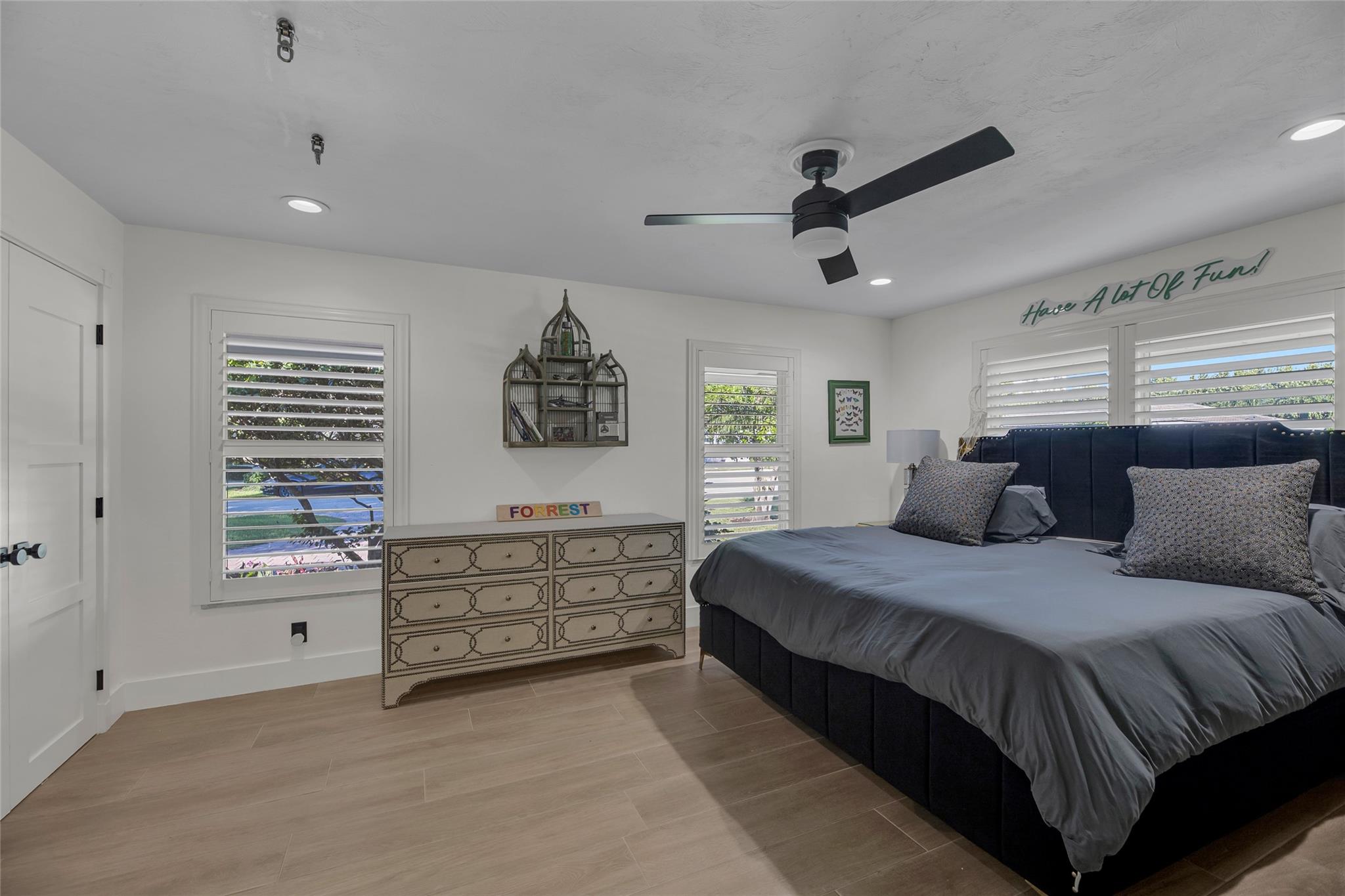 2 Mendota Ln Sea Ranch Lakes, FL 33308