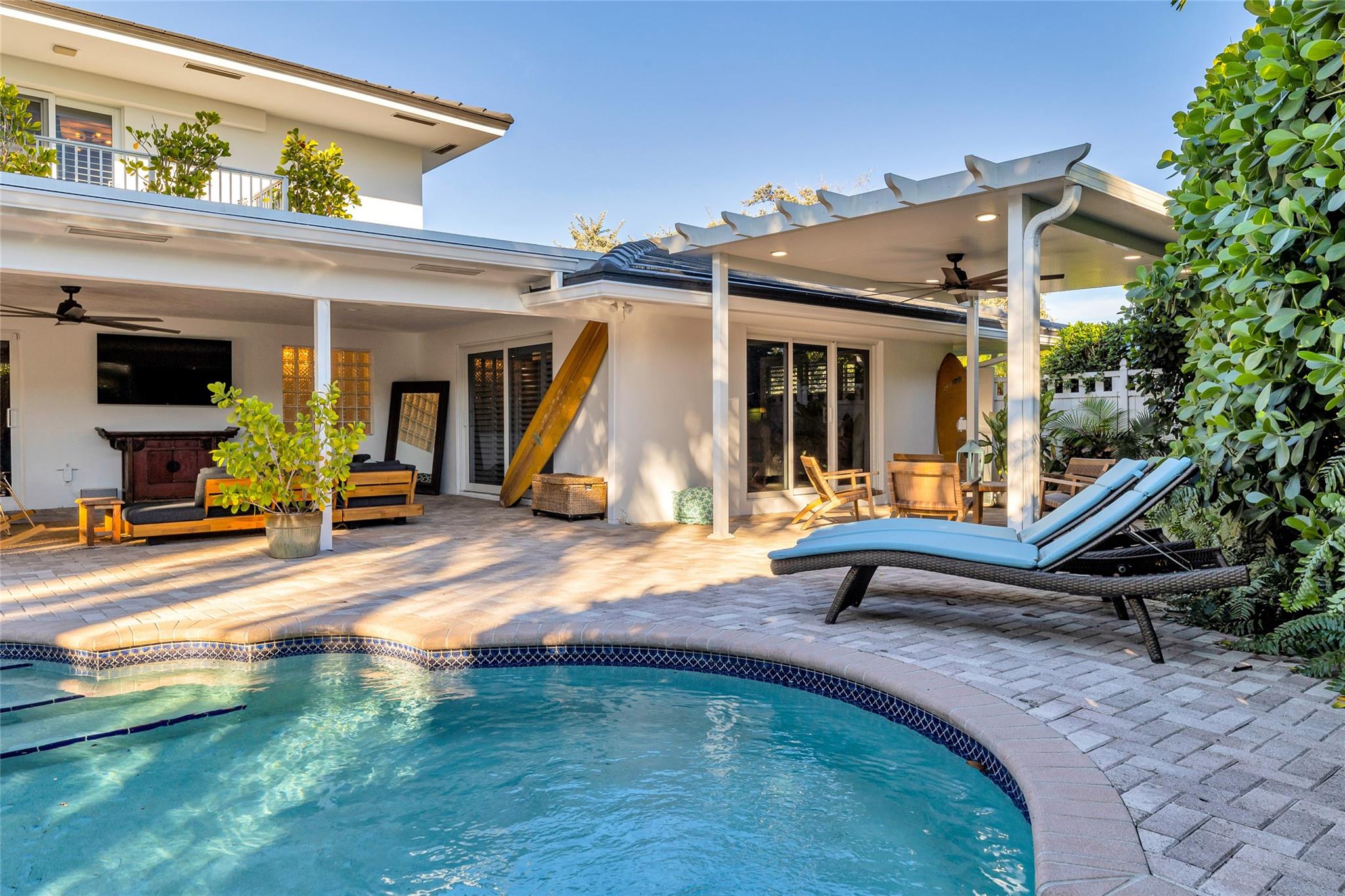 2 Mendota Ln Sea Ranch Lakes, FL 33308