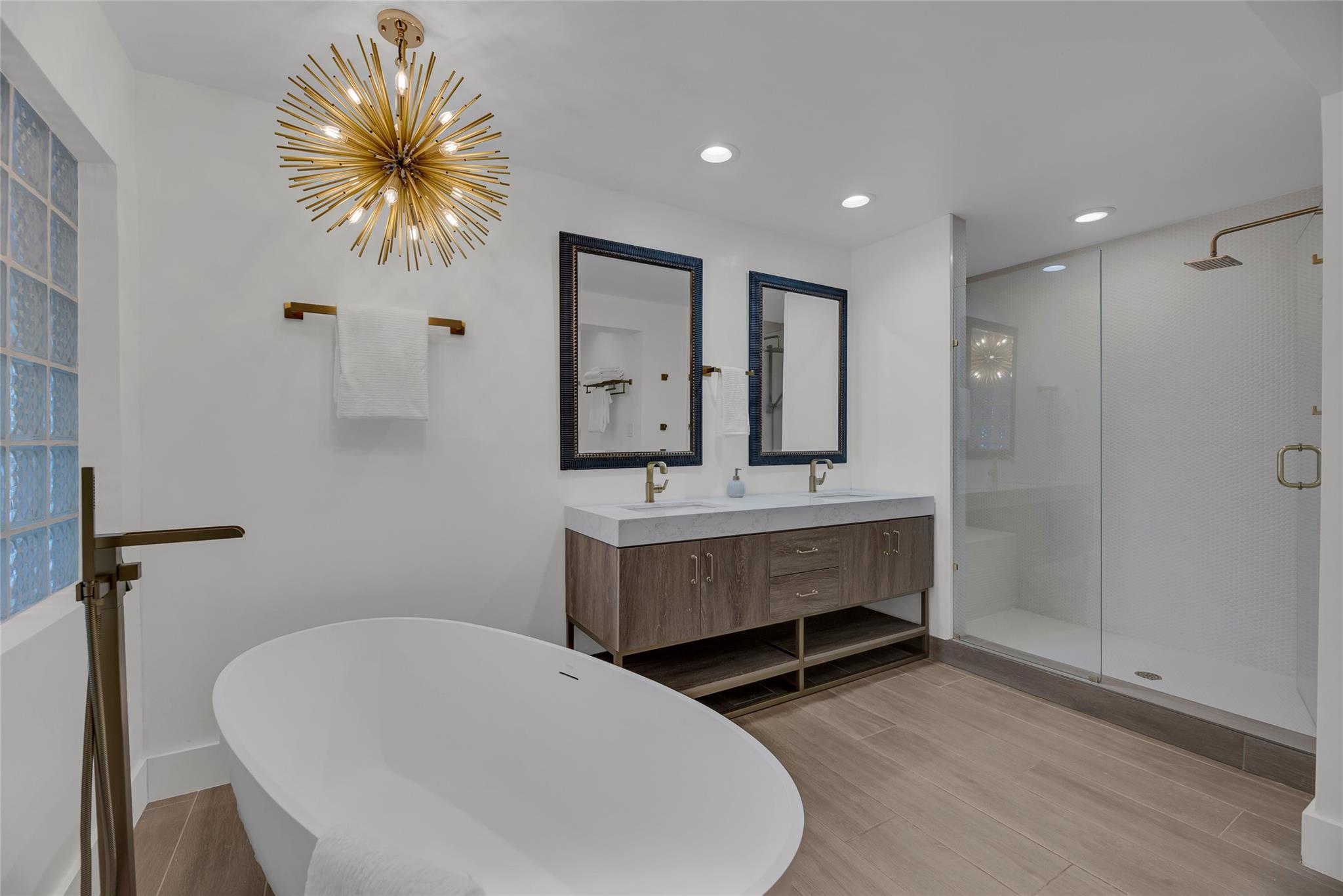 2 Mendota Ln Sea Ranch Lakes, FL 33308