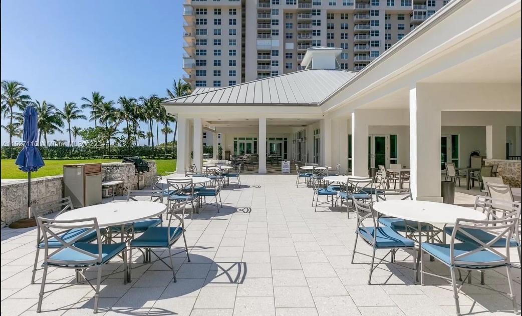 2 Mendota Ln Sea Ranch Lakes, FL 33308