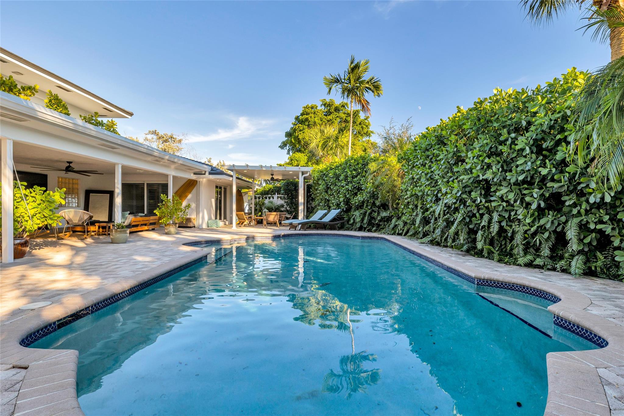 2 Mendota Ln Sea Ranch Lakes, FL 33308