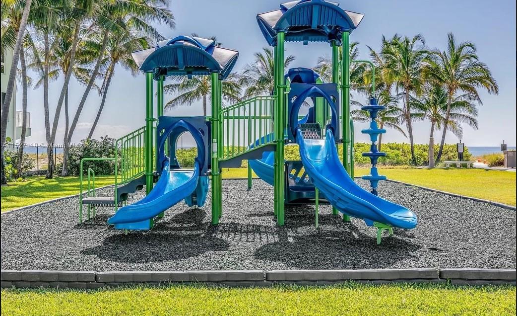 2 Mendota Ln Sea Ranch Lakes, FL 33308