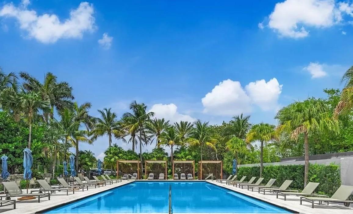 2 Mendota Ln Sea Ranch Lakes, FL 33308