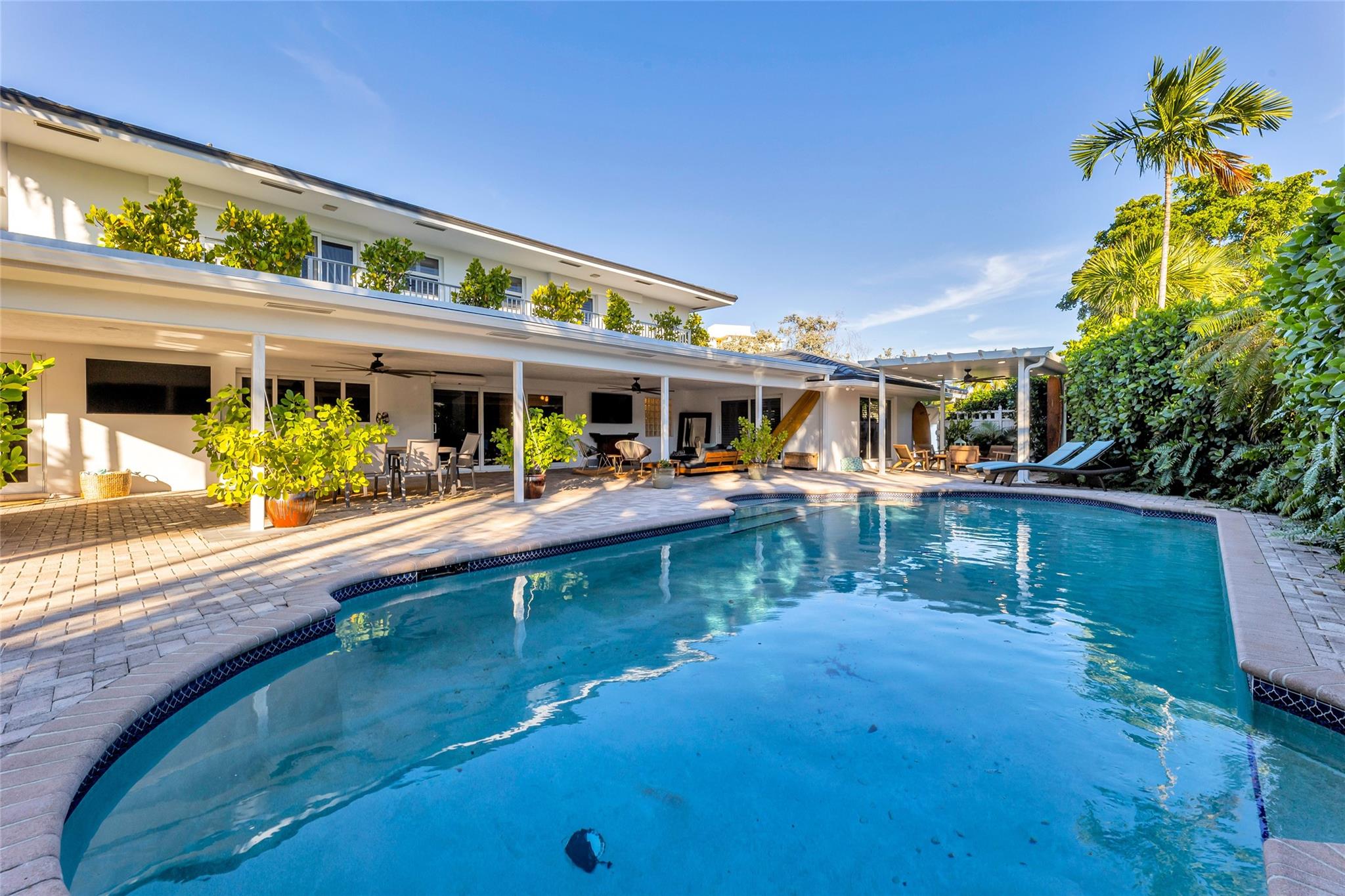 2 Mendota Ln Sea Ranch Lakes, FL 33308