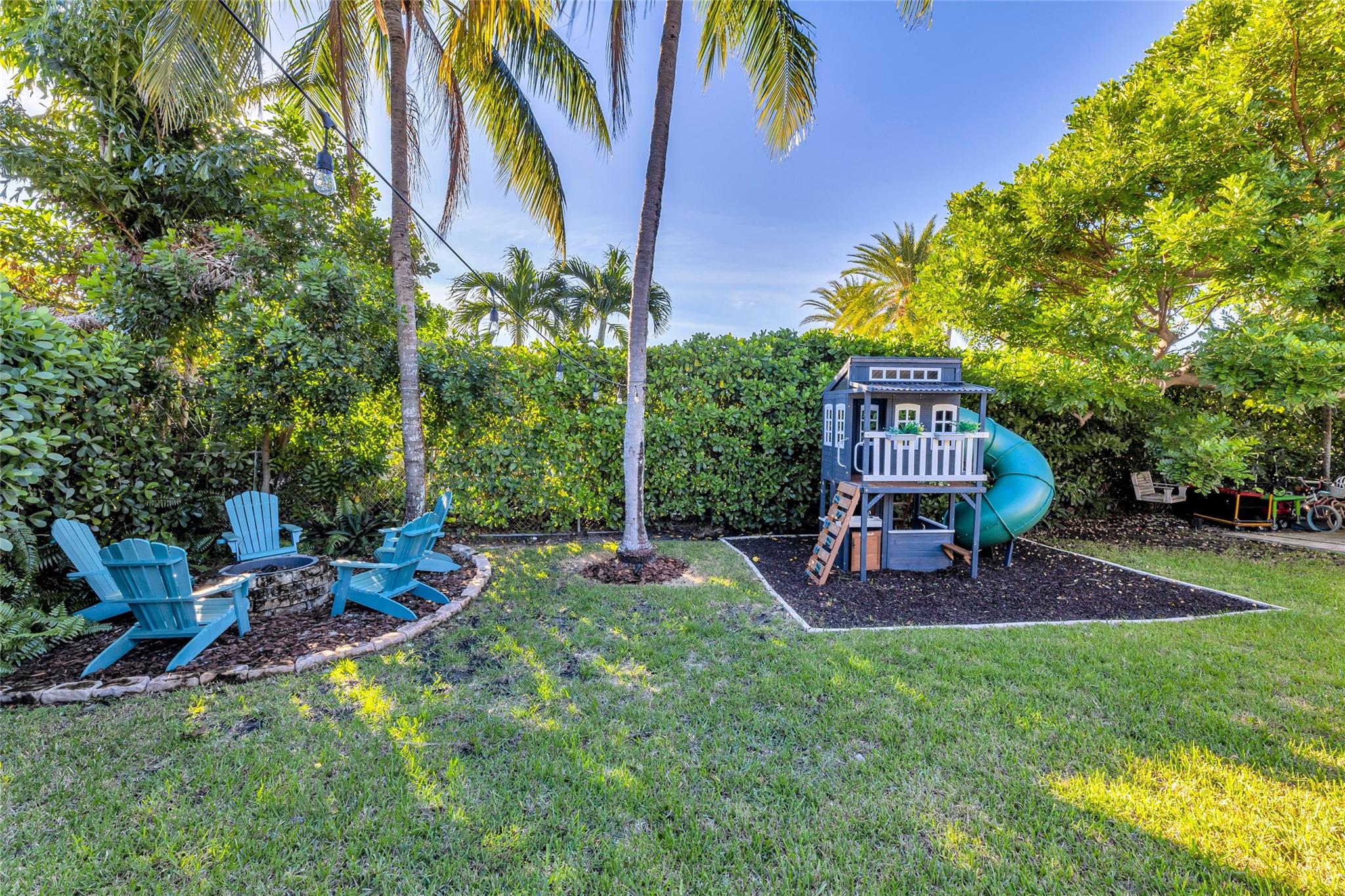 2 Mendota Ln Sea Ranch Lakes, FL 33308