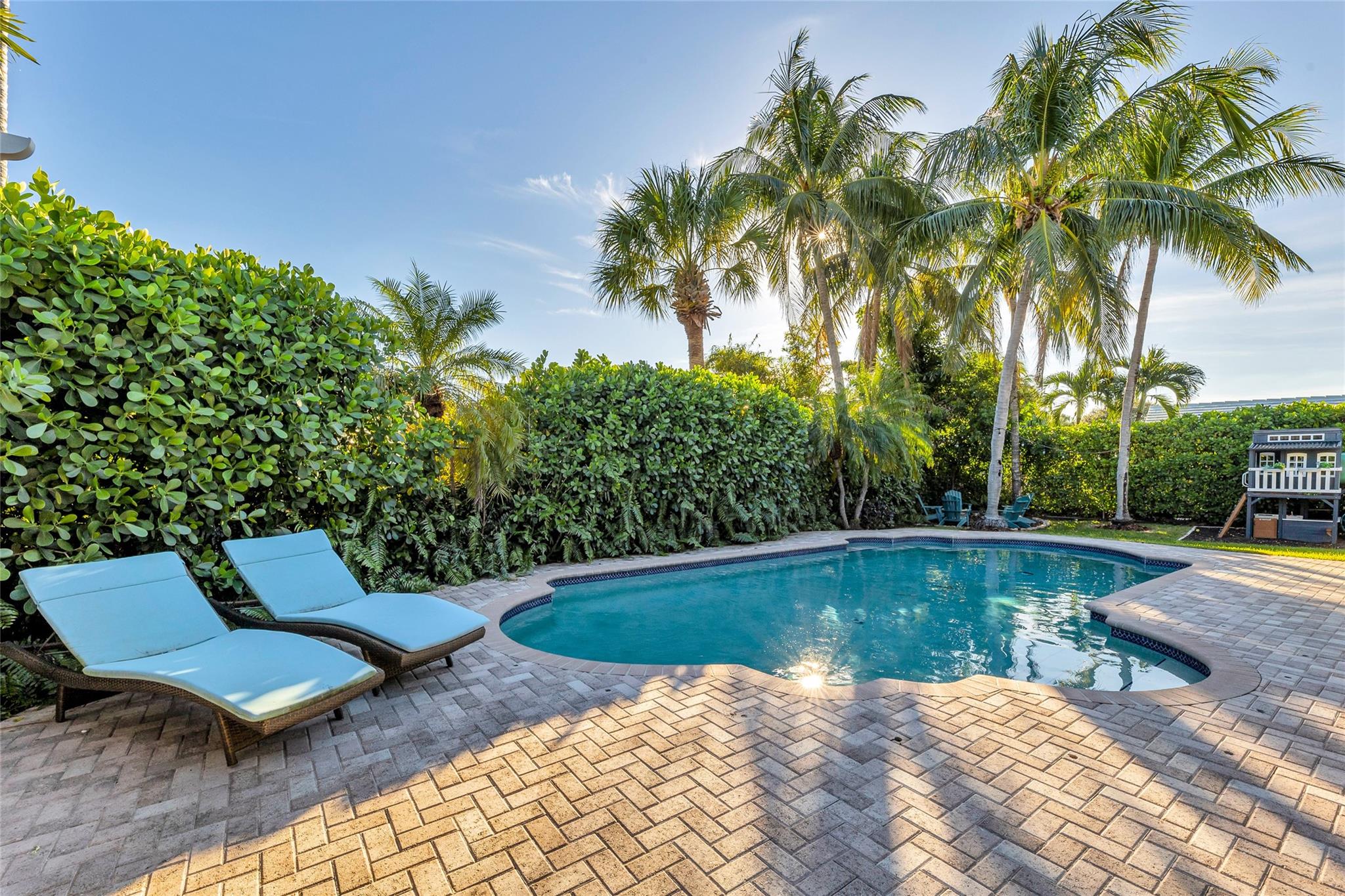 2 Mendota Ln Sea Ranch Lakes, FL 33308