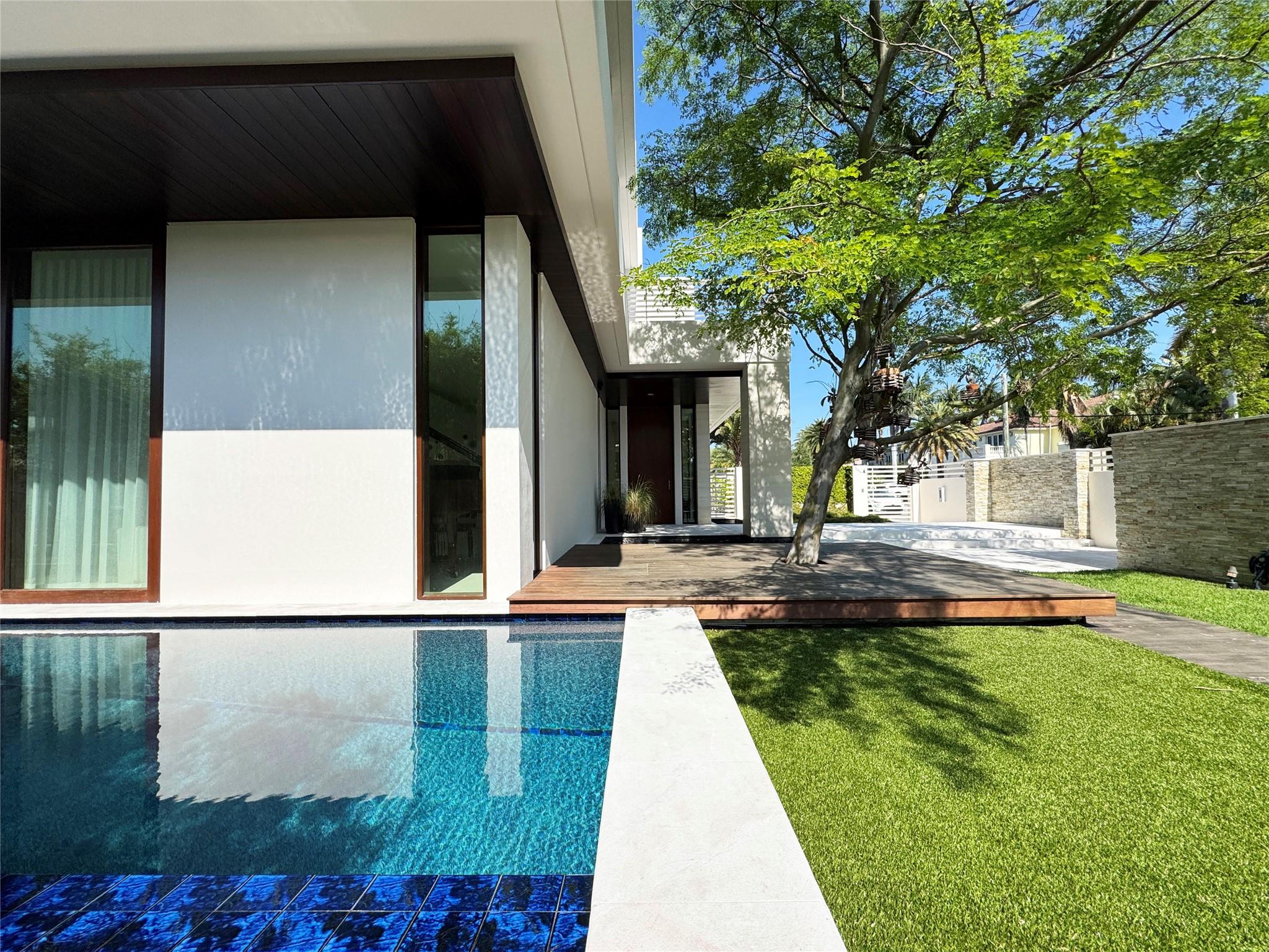 10 Pelican Dr Fort Lauderdale, FL 33301 10 Pelican Dr Fort Lauderdale, FL 33301