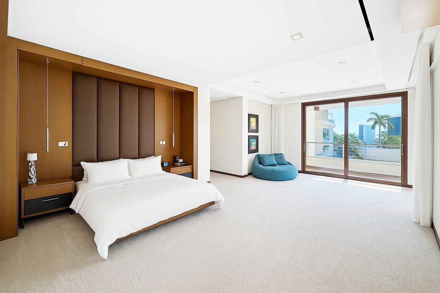 10 Pelican Dr Fort Lauderdale, FL 33301 10 Pelican Dr Fort Lauderdale, FL 33301