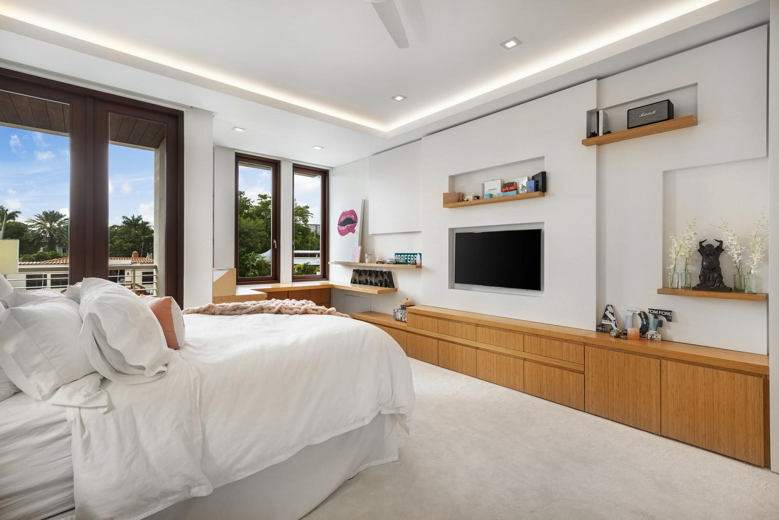 10 Pelican Dr Fort Lauderdale, FL 33301 10 Pelican Dr Fort Lauderdale, FL 33301