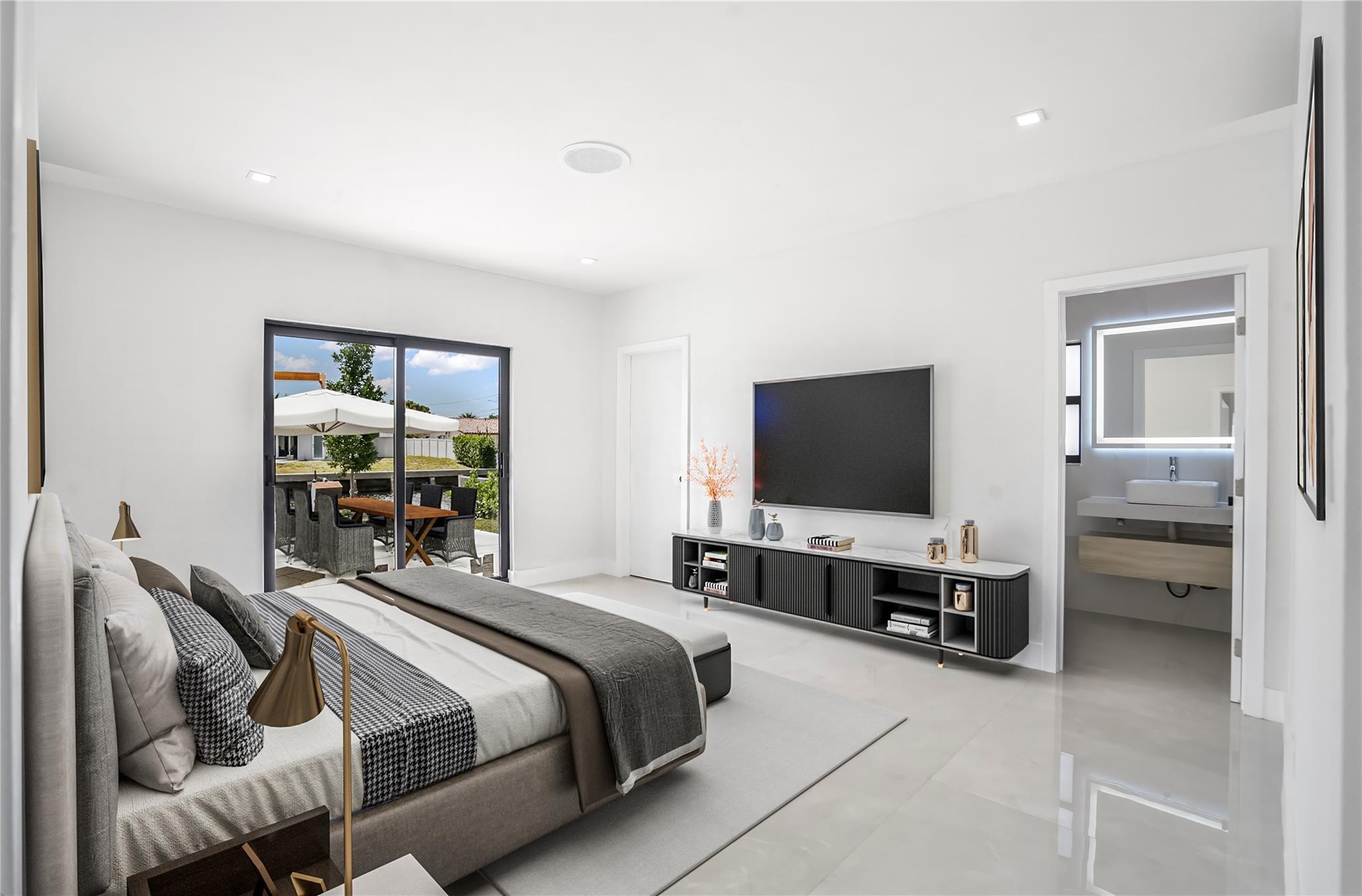 5641 Bayview Dr Fort Lauderdale, FL 33308