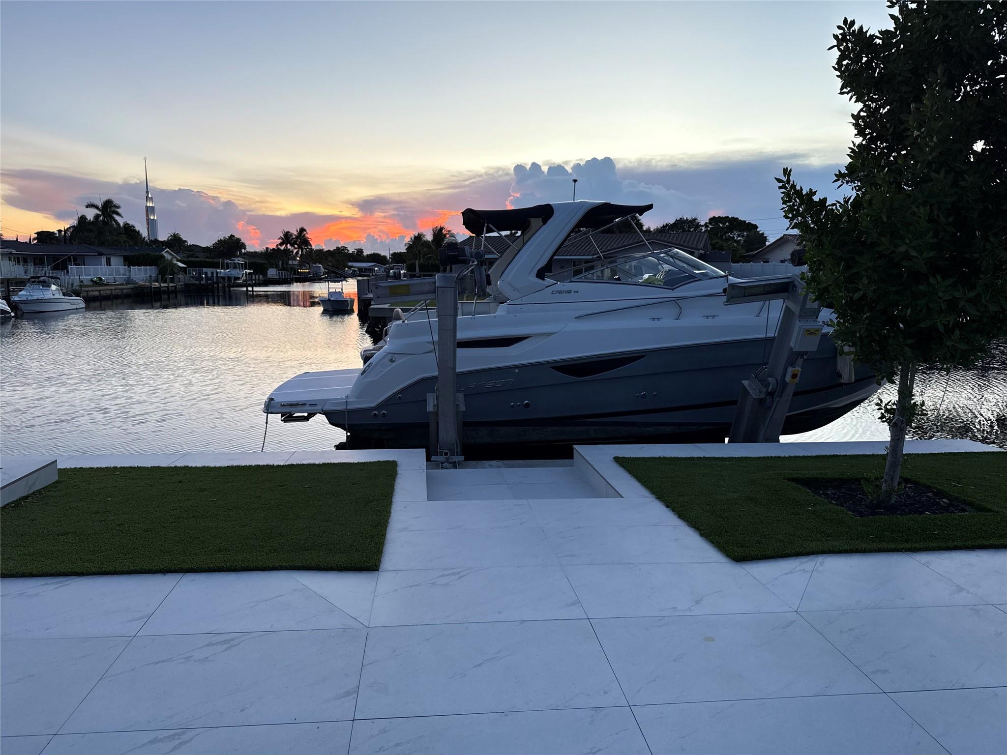 5641 Bayview Dr Fort Lauderdale, FL 33308