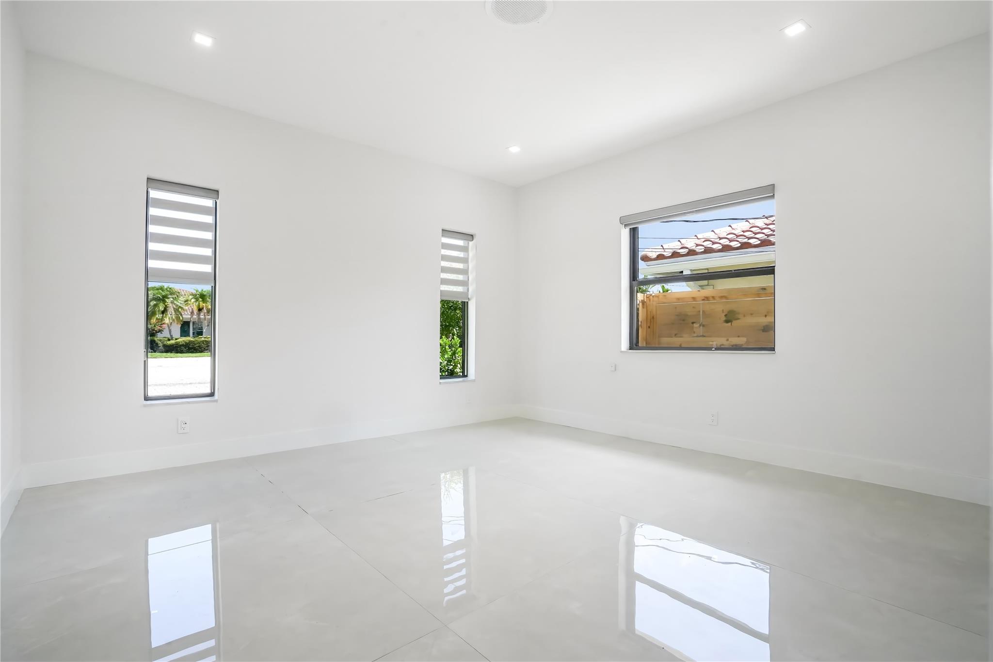 5641 Bayview Dr Fort Lauderdale, FL 33308