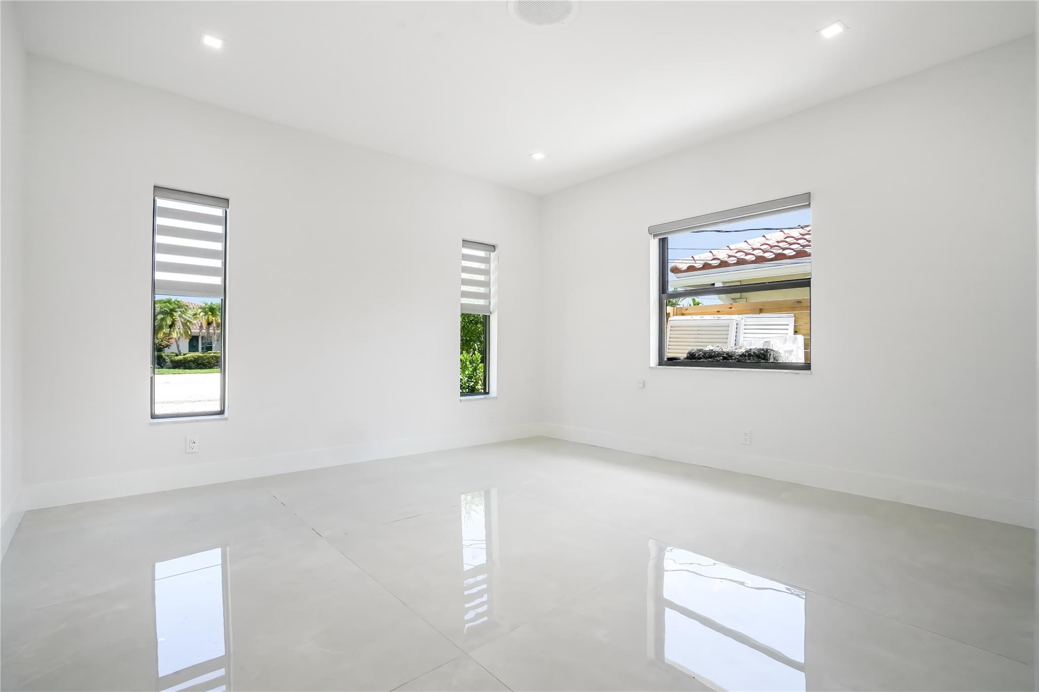 5641 Bayview Dr Fort Lauderdale, FL 33308