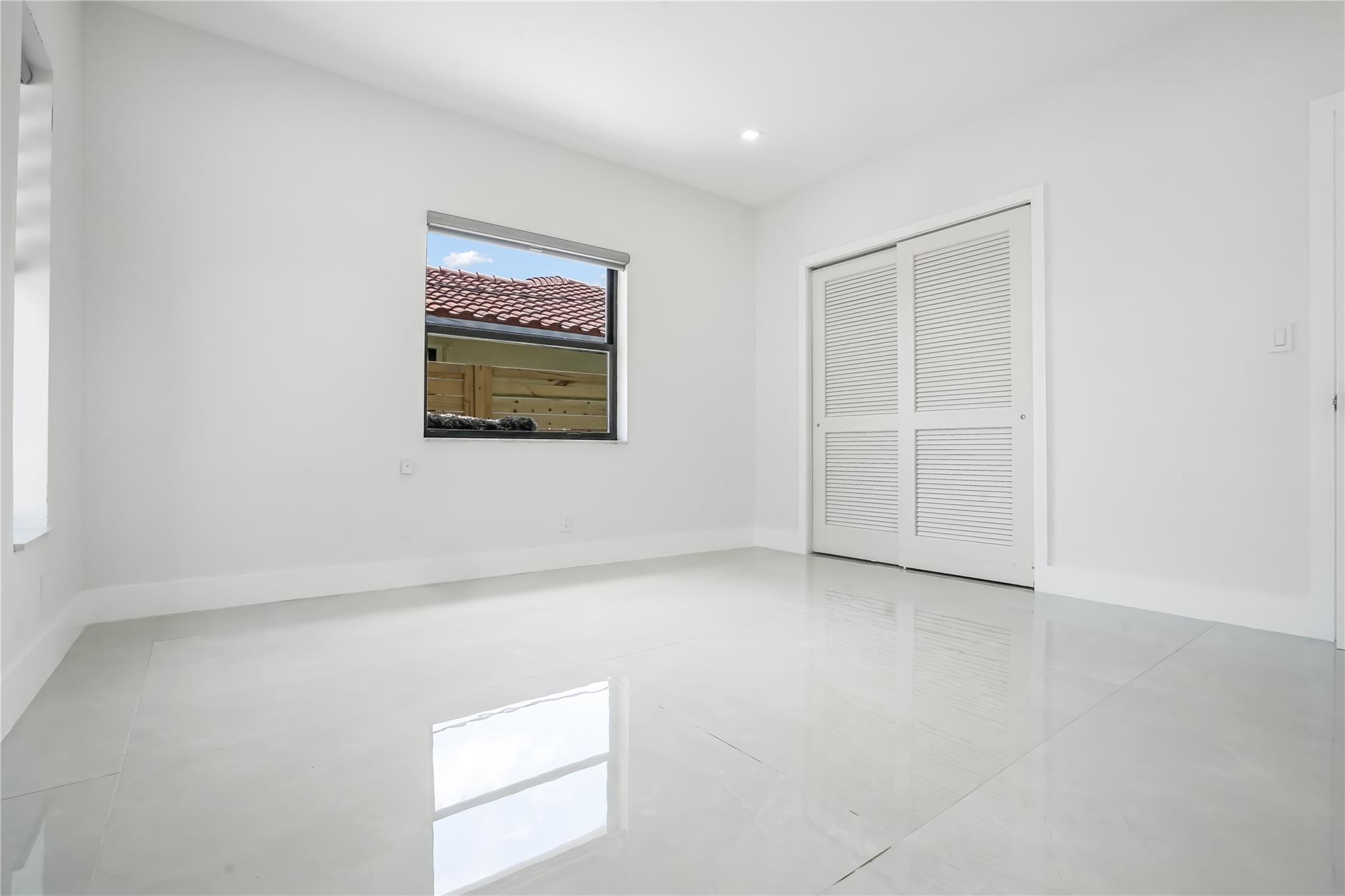 5641 Bayview Dr Fort Lauderdale, FL 33308