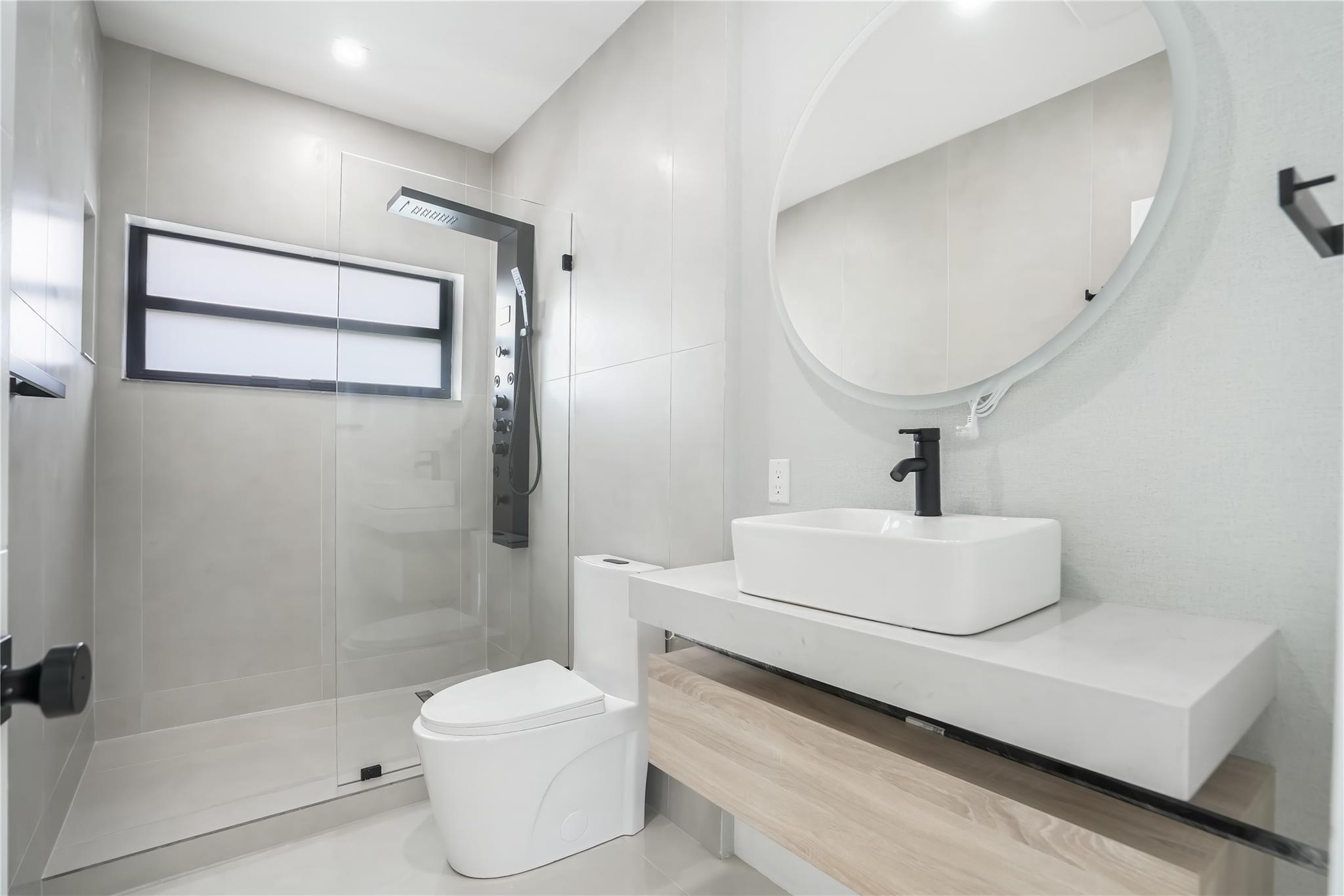 5641 Bayview Dr Fort Lauderdale, FL 33308