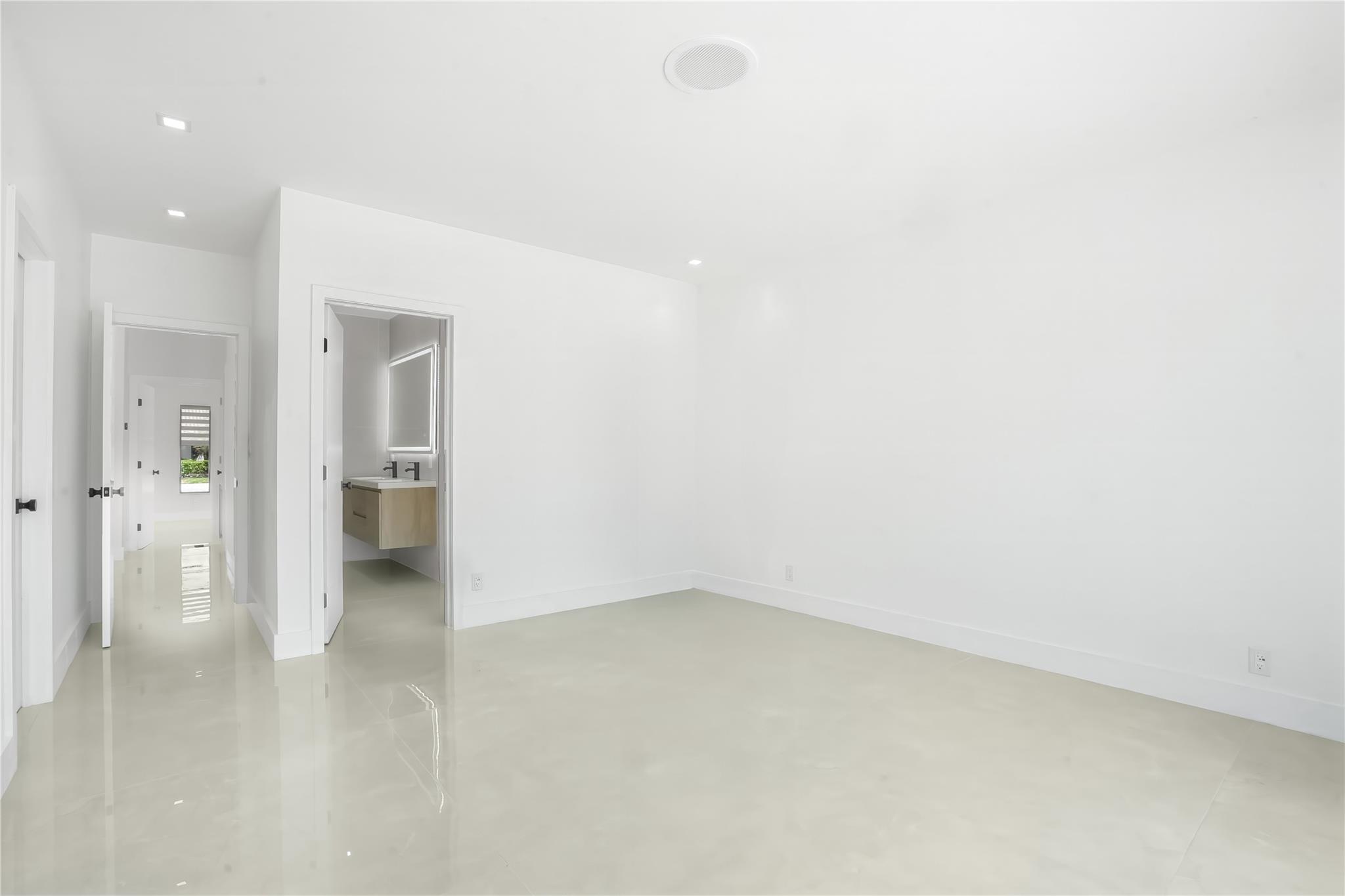 5641 Bayview Dr Fort Lauderdale, FL 33308