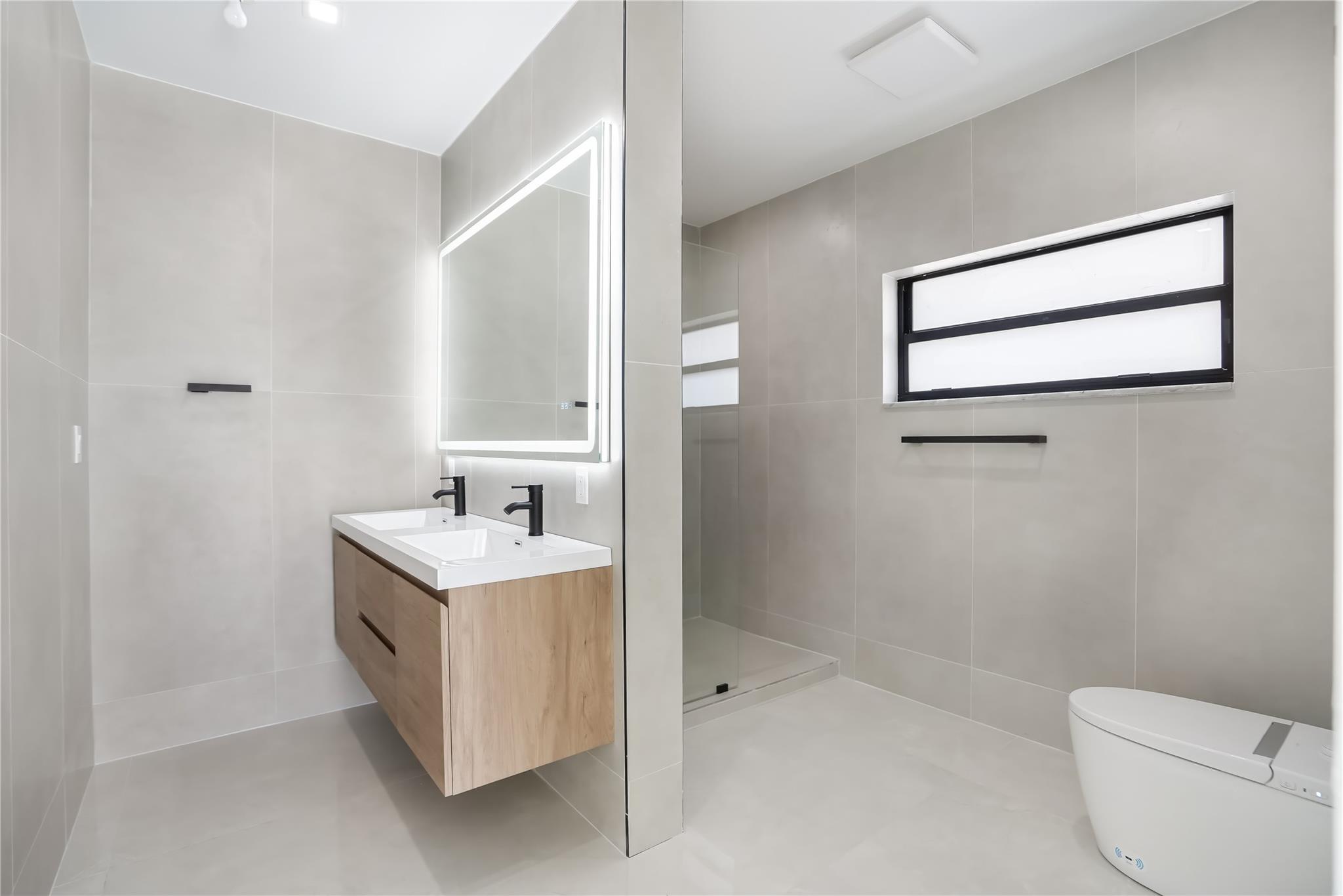 5641 Bayview Dr Fort Lauderdale, FL 33308