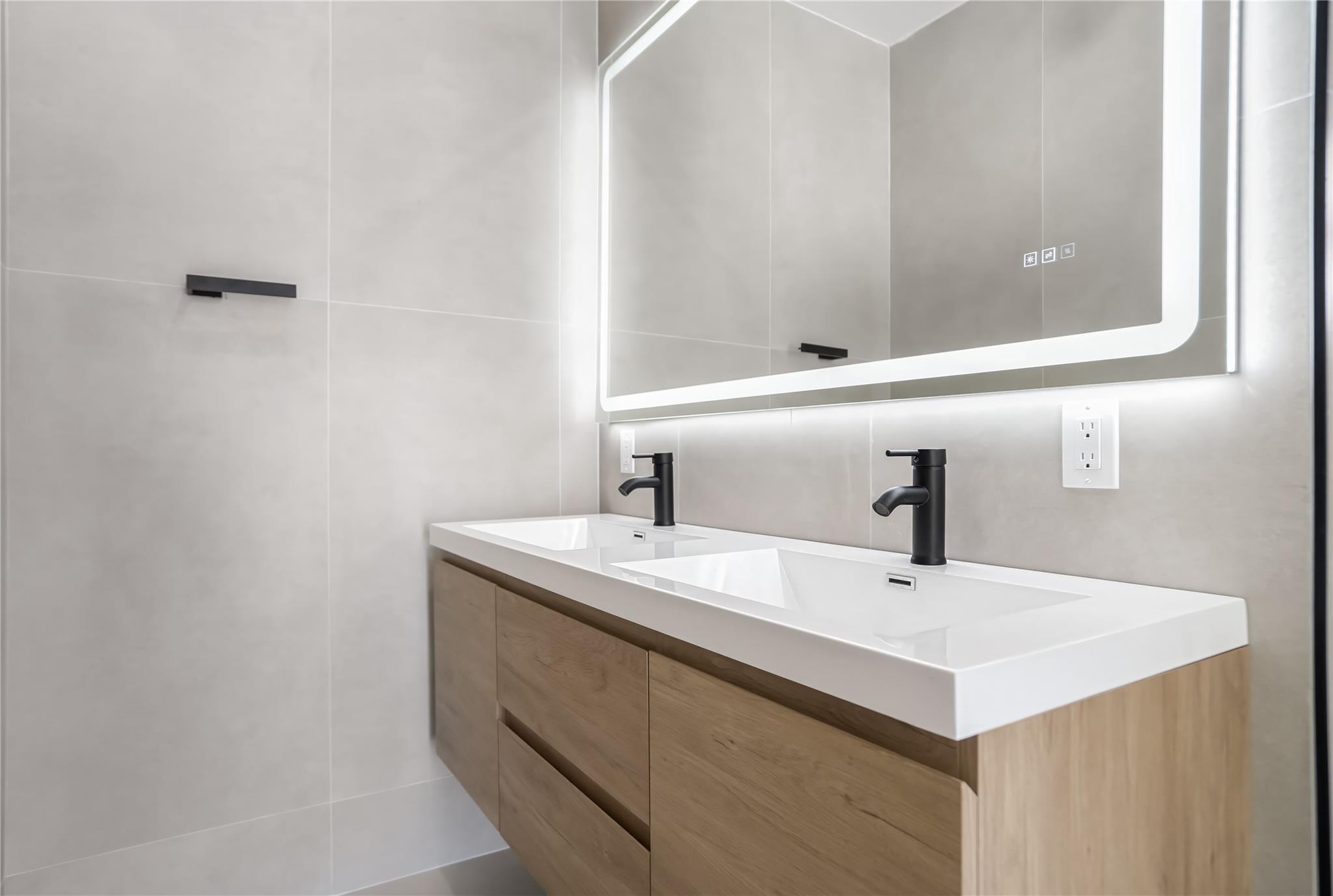 5641 Bayview Dr Fort Lauderdale, FL 33308