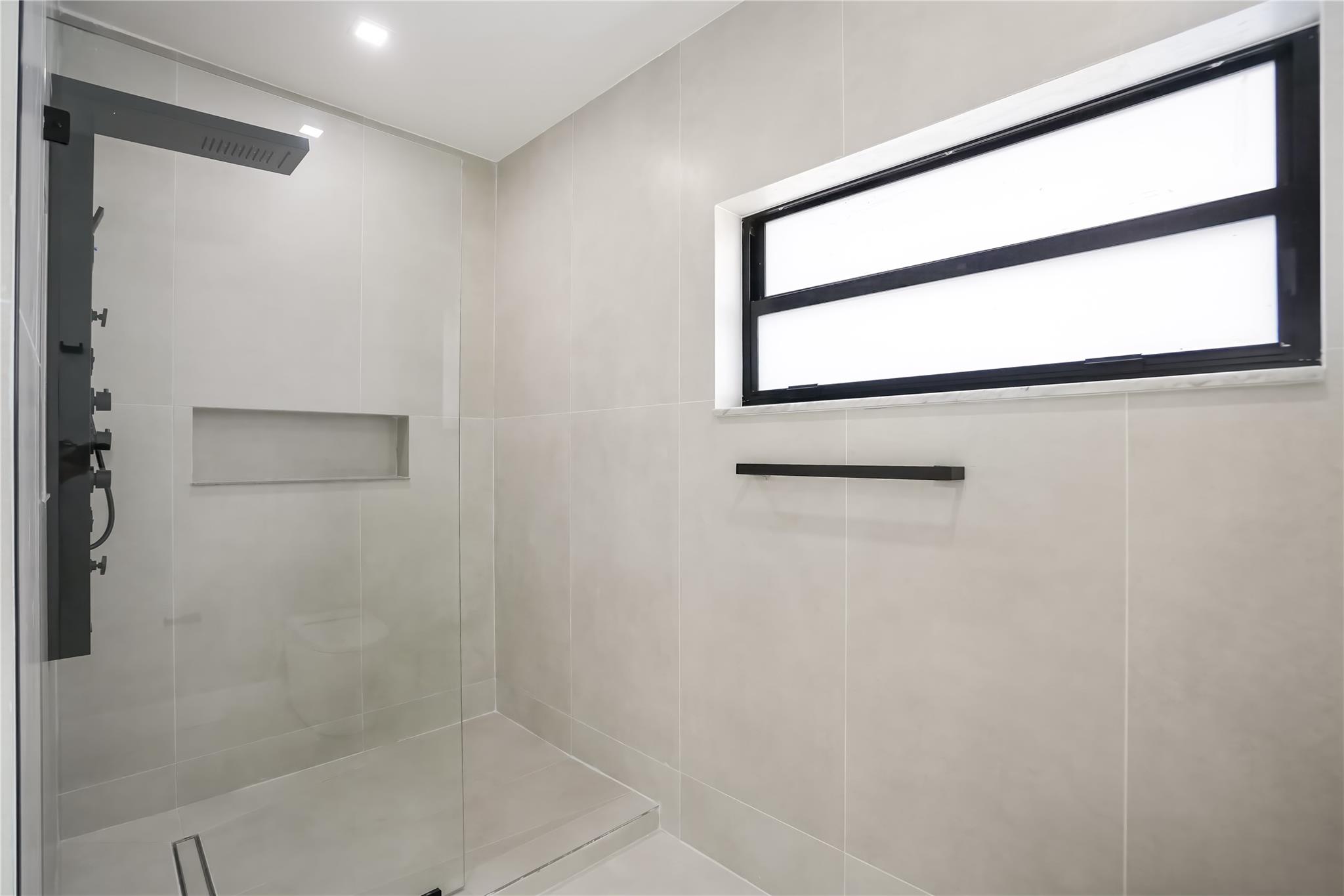 5641 Bayview Dr Fort Lauderdale, FL 33308