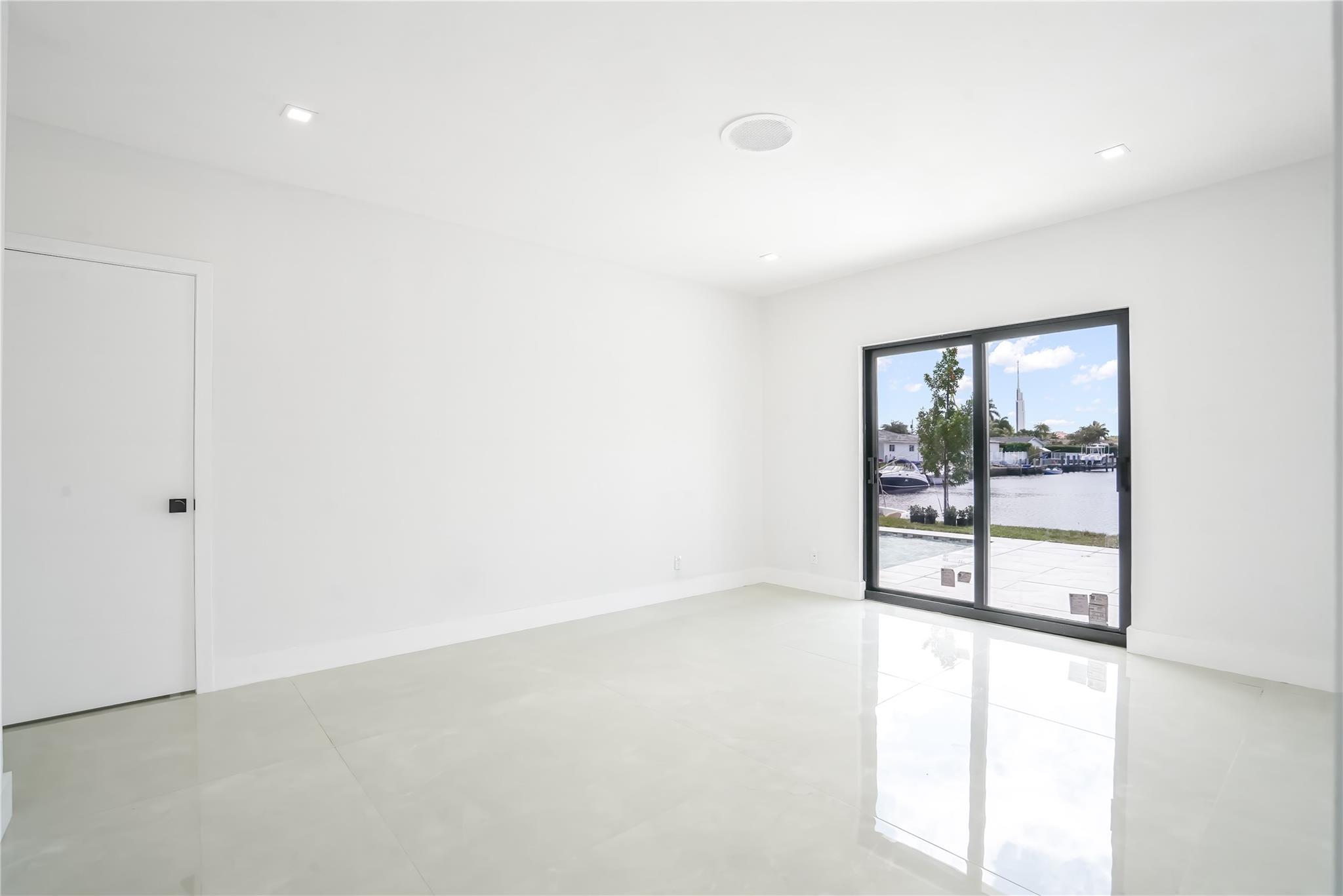 5641 Bayview Dr Fort Lauderdale, FL 33308