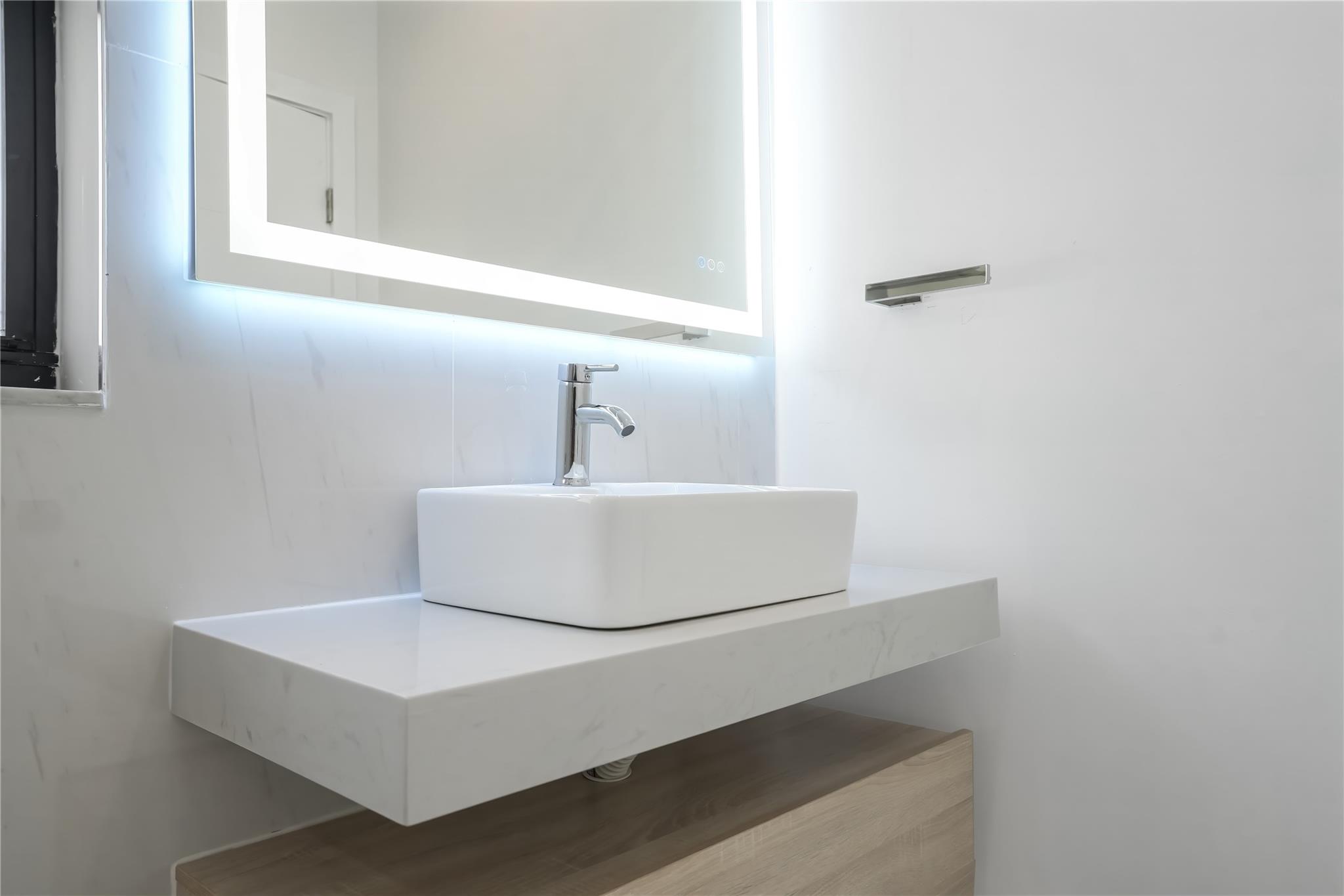 5641 Bayview Dr Fort Lauderdale, FL 33308