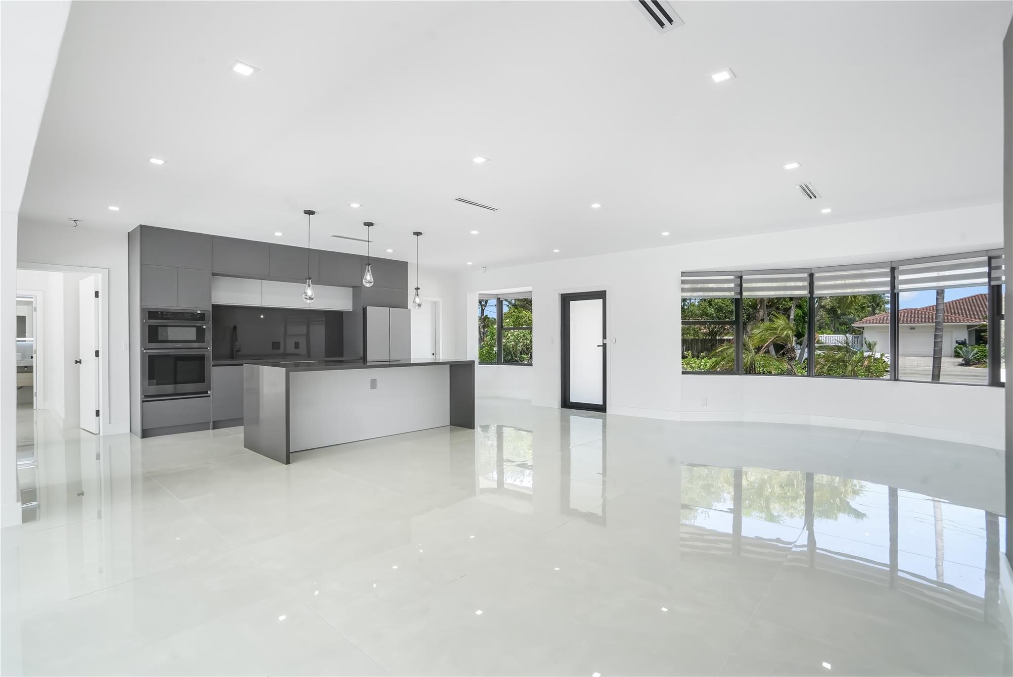 5641 Bayview Dr Fort Lauderdale, FL 33308